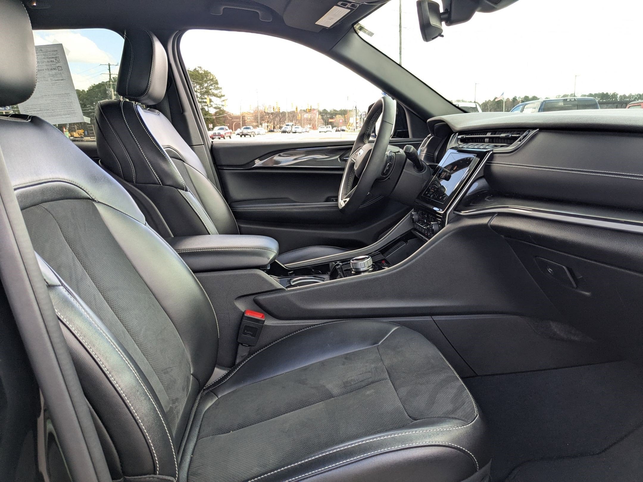 2023 Jeep Grand Cherokee Altitude 4x2