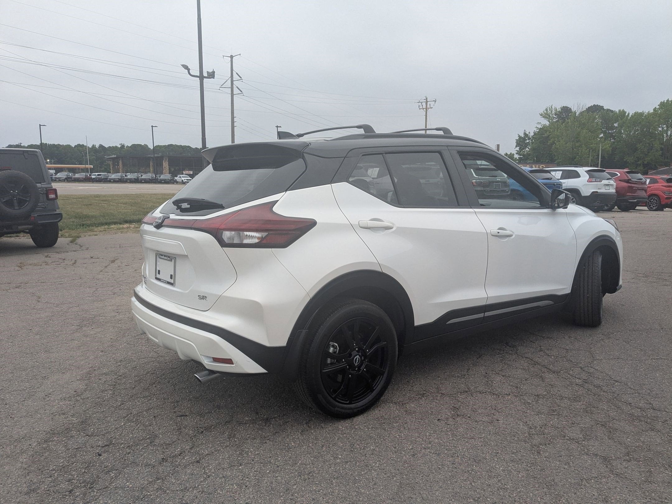 2024 Nissan Kicks SR Xtronic CVT