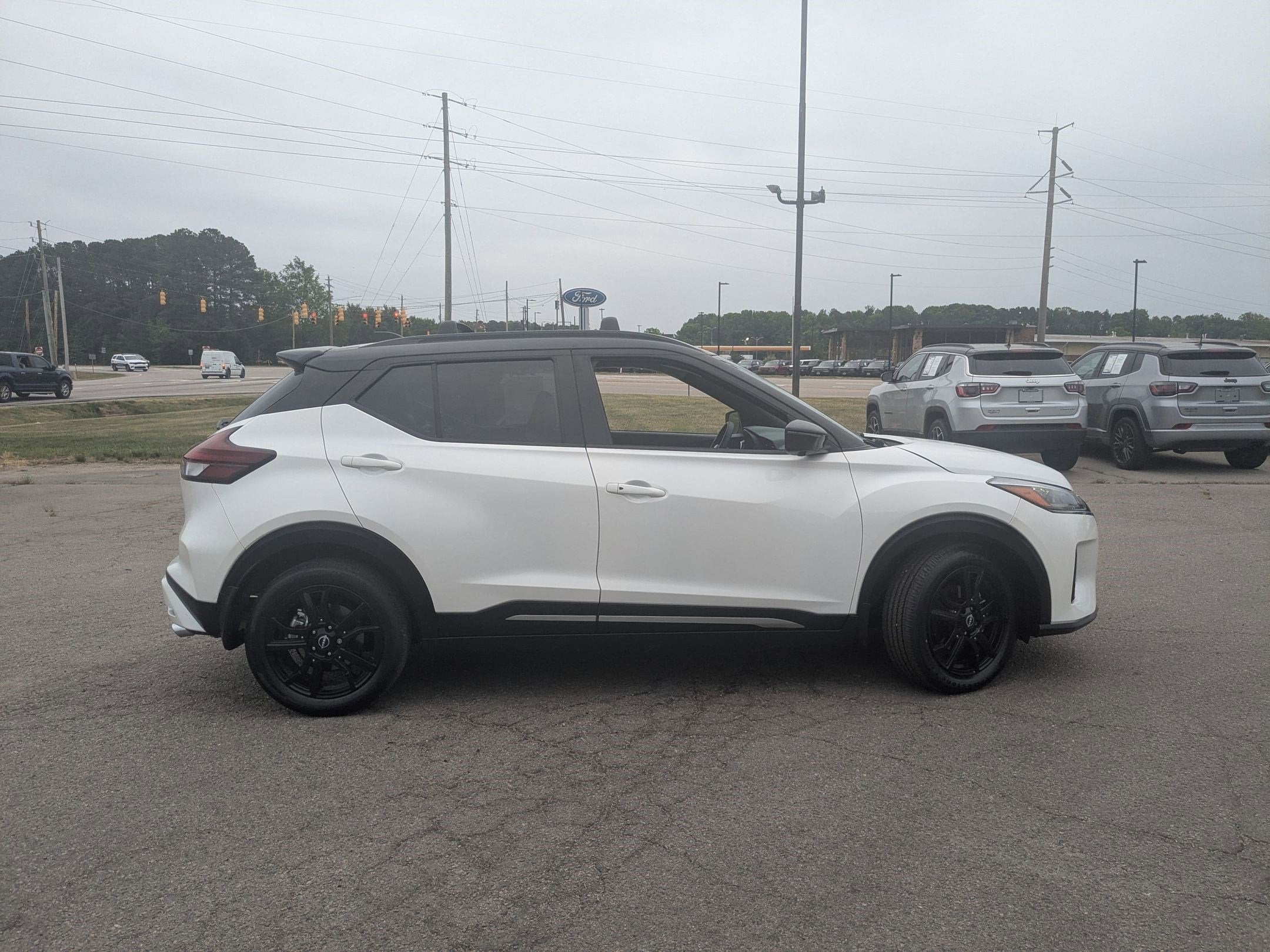 2024 Nissan Kicks SR Xtronic CVT