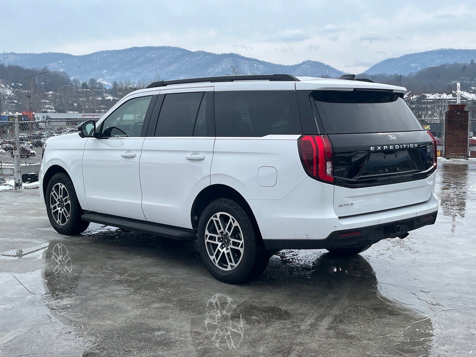 2025 Ford Expedition Active