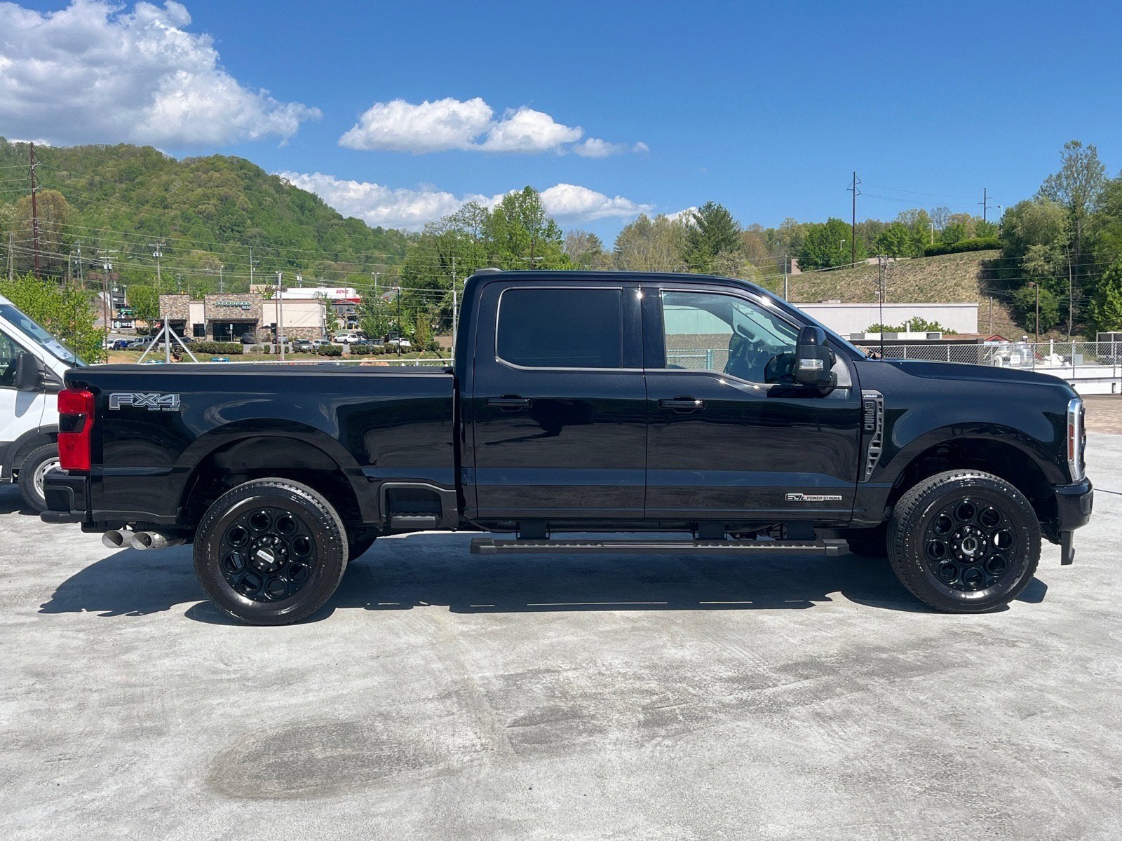 2025 Ford Super Duty F-350 SRW LARIAT