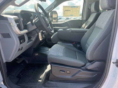 2025 Ford Super Duty F-600 DRW XLT