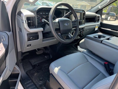 2025 Ford Super Duty F-600 DRW XL