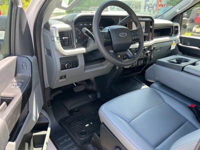 2025 Ford Super Duty F-600 DRW XL