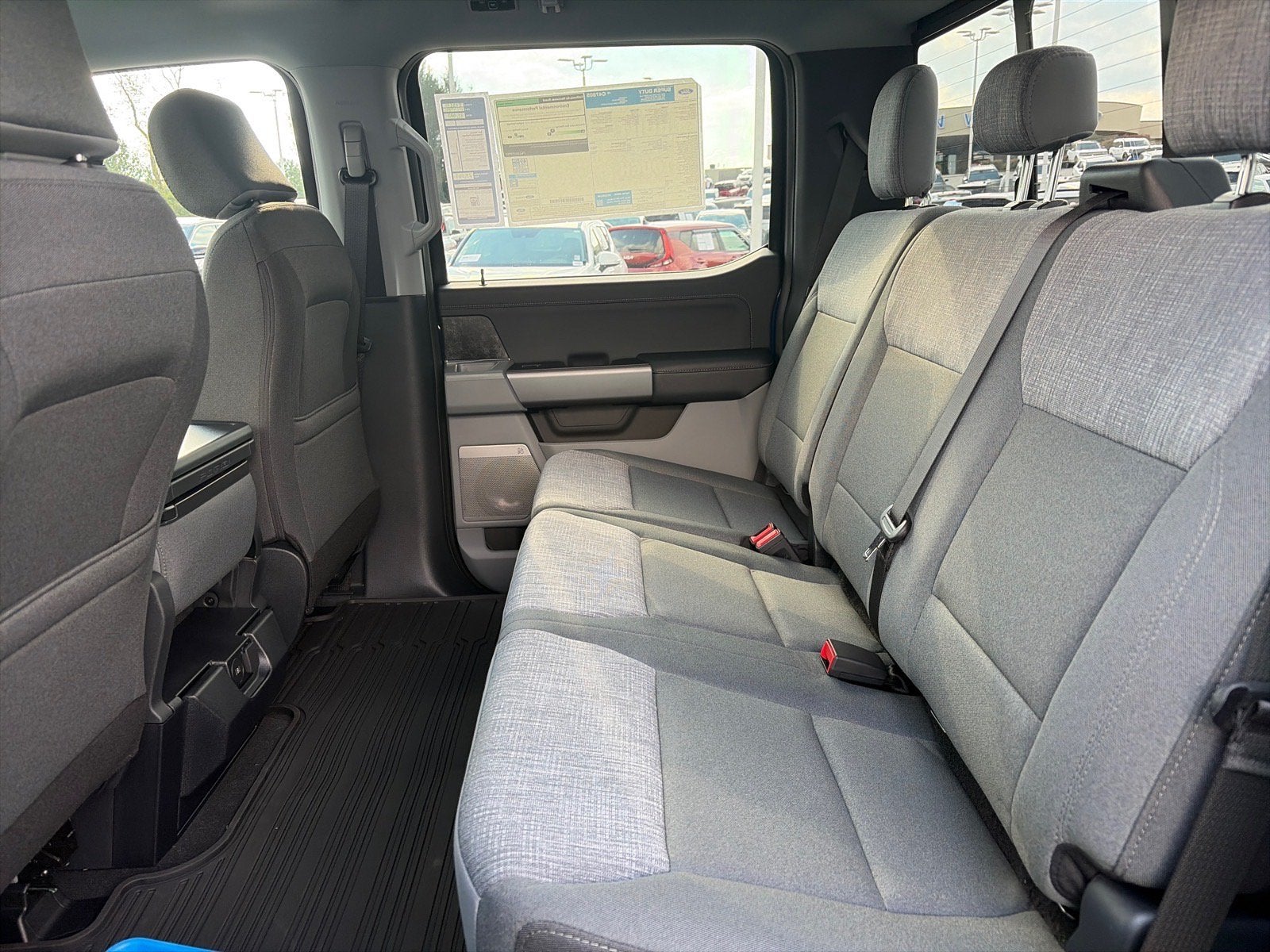 2027 Ford Super Duty F-250 SRW XLT