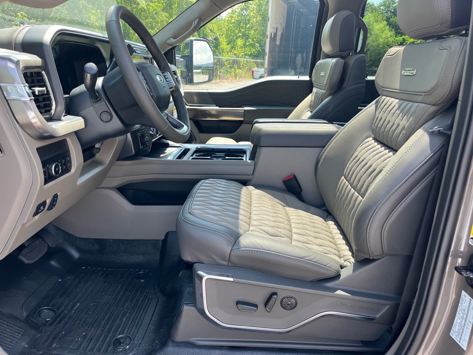 2026 Ford Super Duty F-350 SRW Platinum