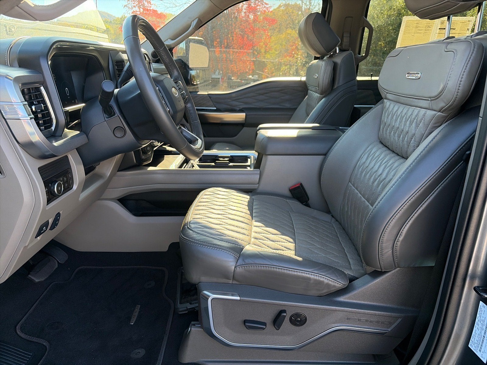 2025 Ford Super Duty F-350 SRW Platinum