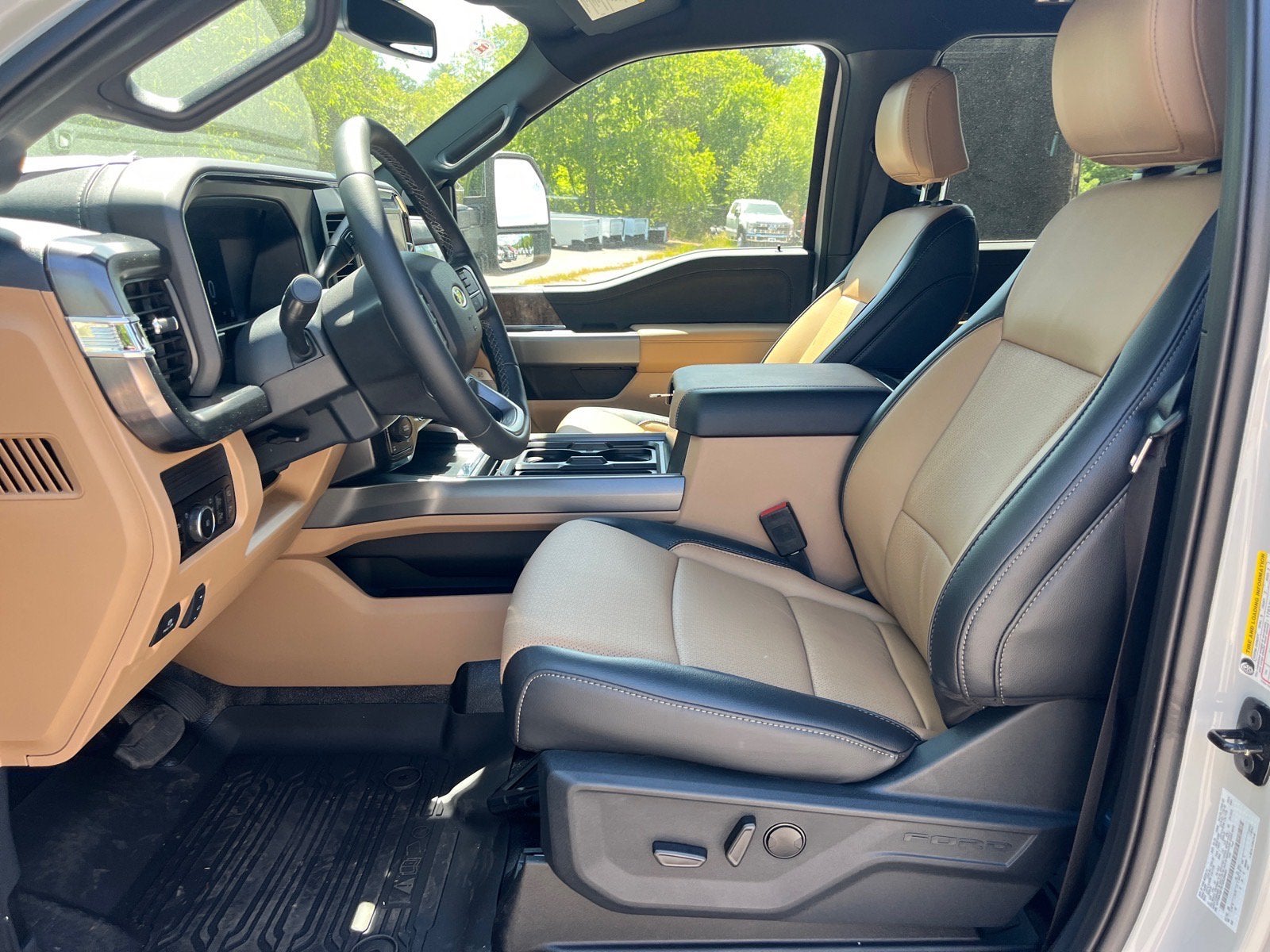 2026 Ford Super Duty F-350 SRW LARIAT
