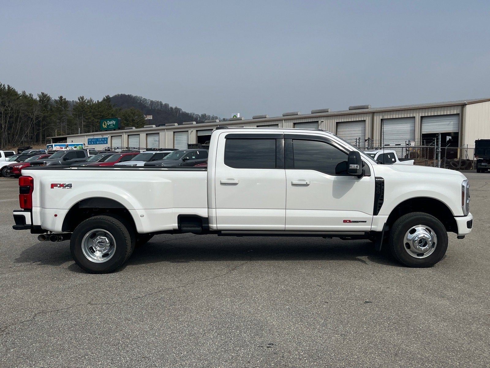 2025 Ford Super Duty F-350 DRW Platinum