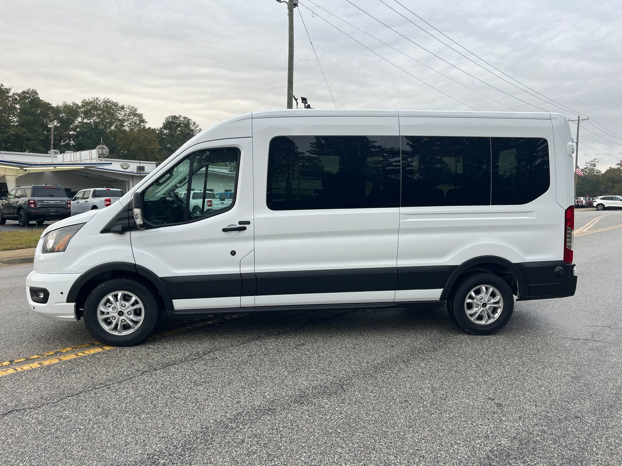 2025 Ford Transit Passenger Wagon XLT