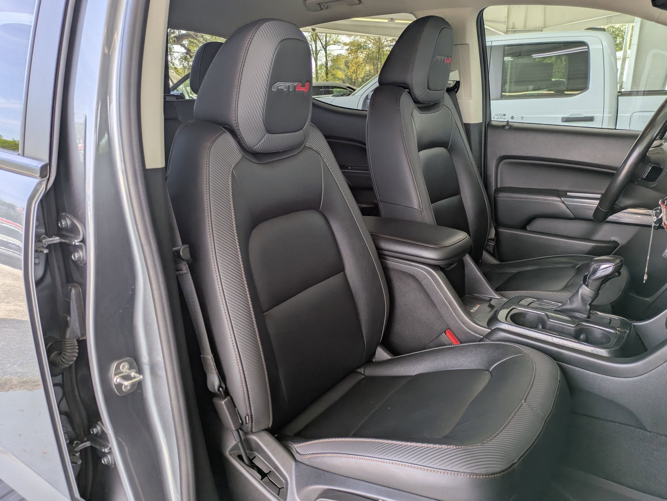 2022 GMC Canyon 4WD AT4 w/Leather