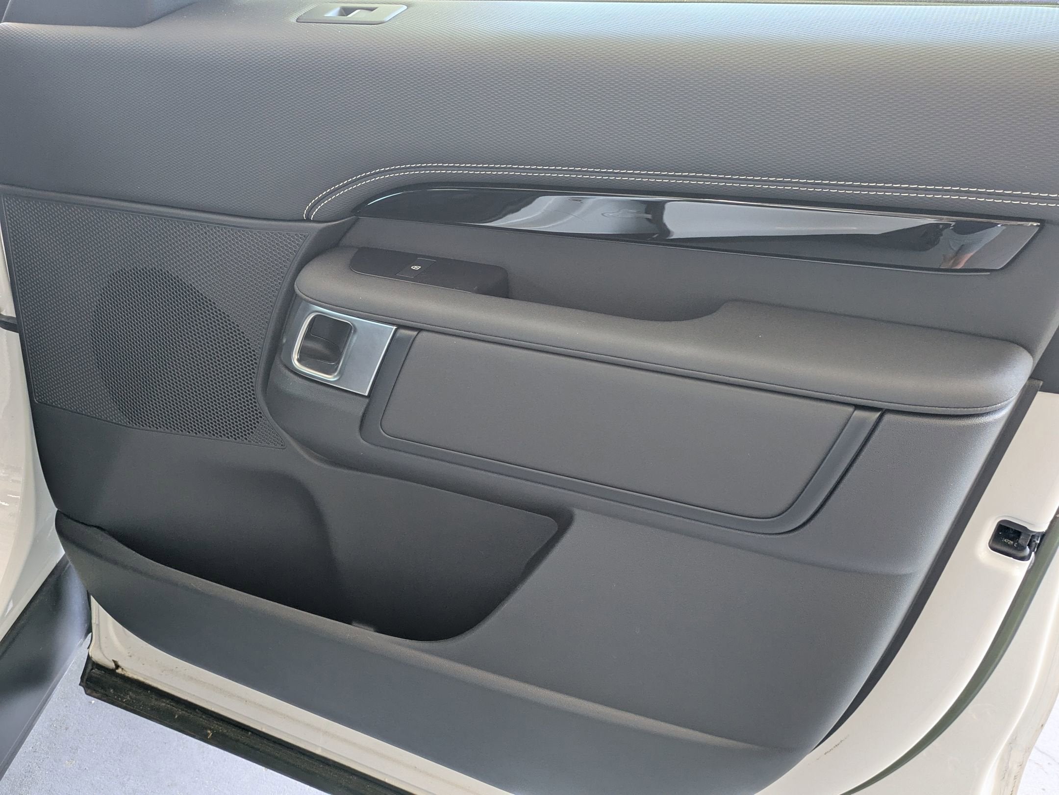 2023 Land Rover Discovery S R-Dynamic