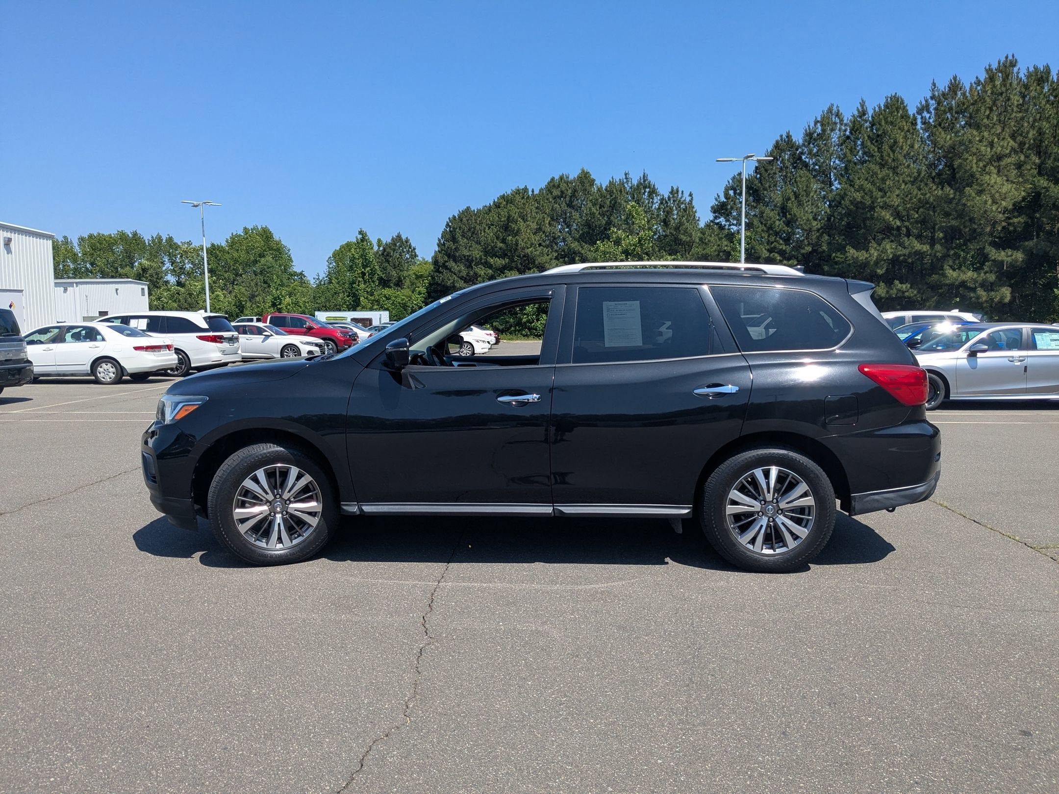 2019 Nissan Pathfinder SL