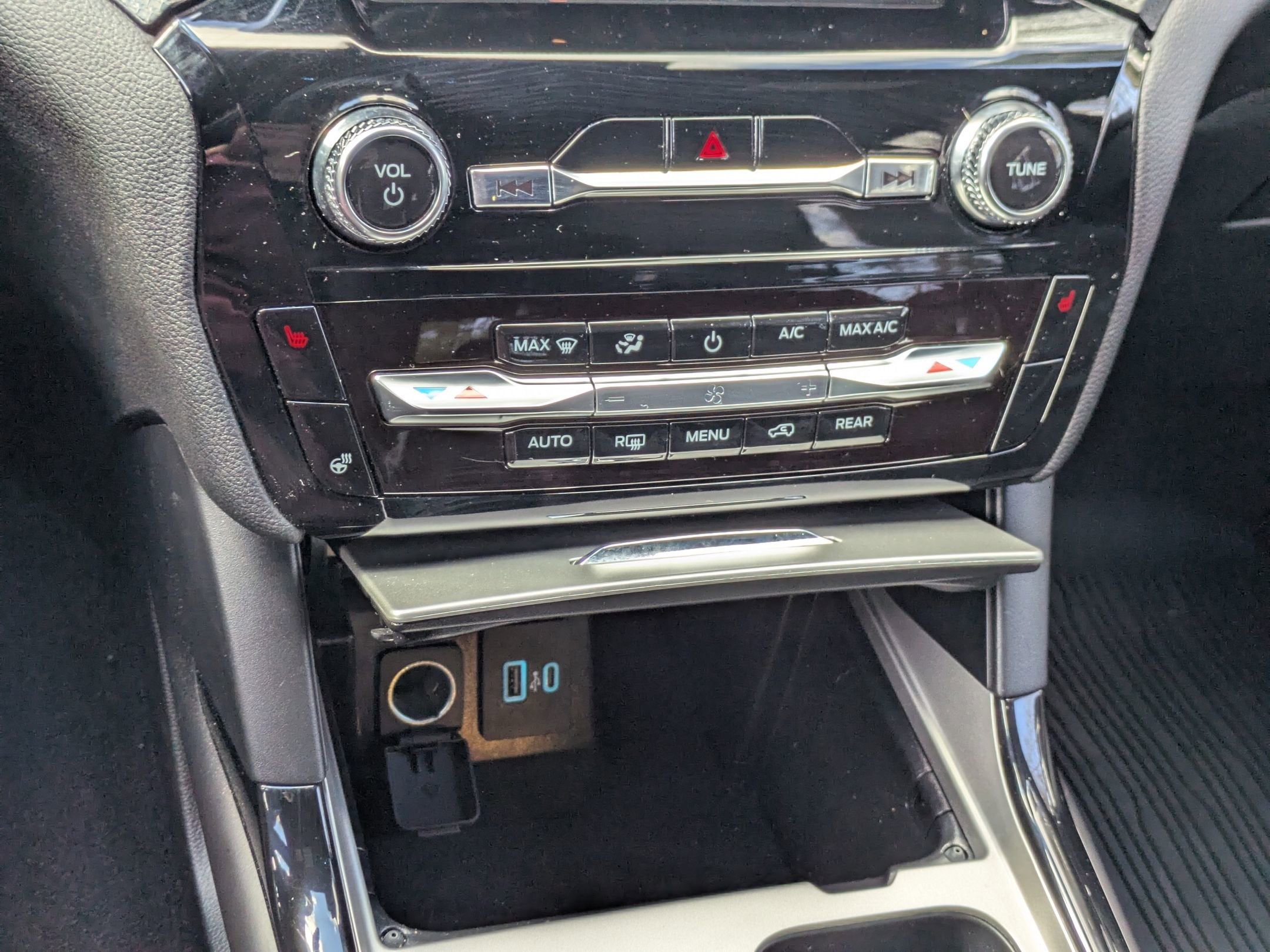 2024 Ford Explorer ST-Line