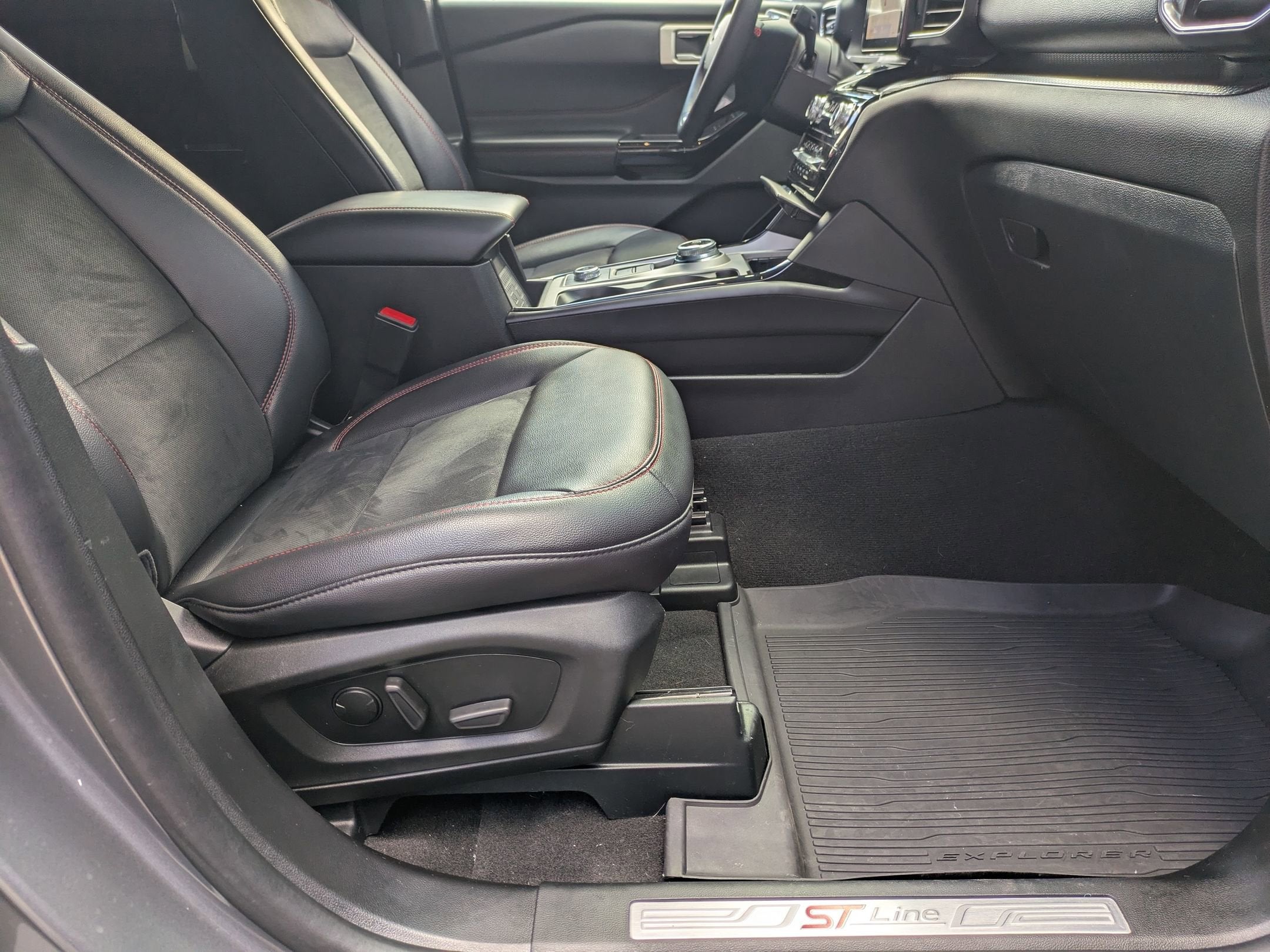 2024 Ford Explorer ST-Line