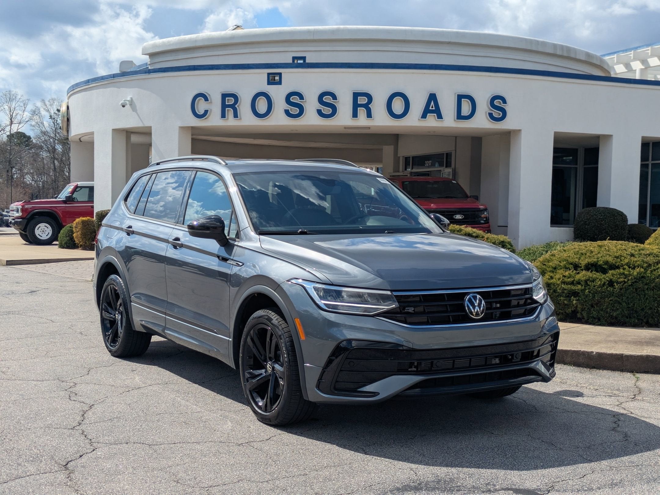 2024 Volkswagen Tiguan SE R-Line Black
