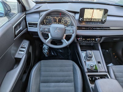 2023 Mitsubishi Outlander SE