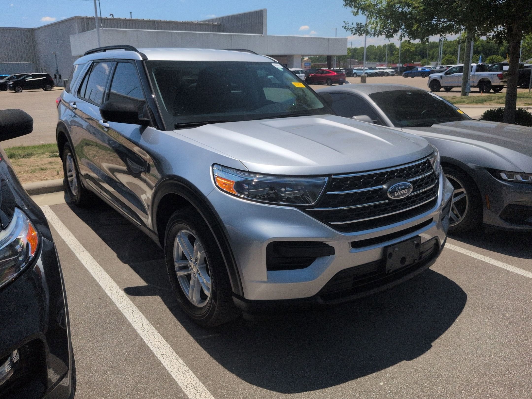 2024 Ford Explorer XLT 4WD's photo