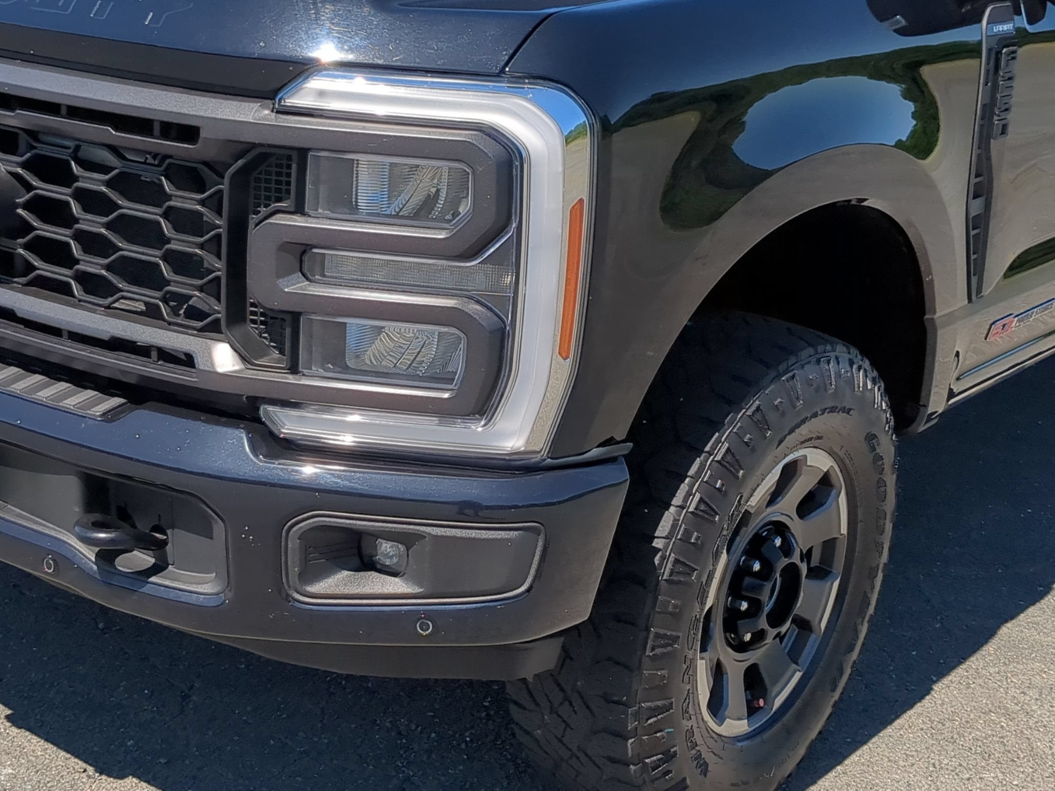 2023 Ford Super Duty F-250 SRW LARIAT