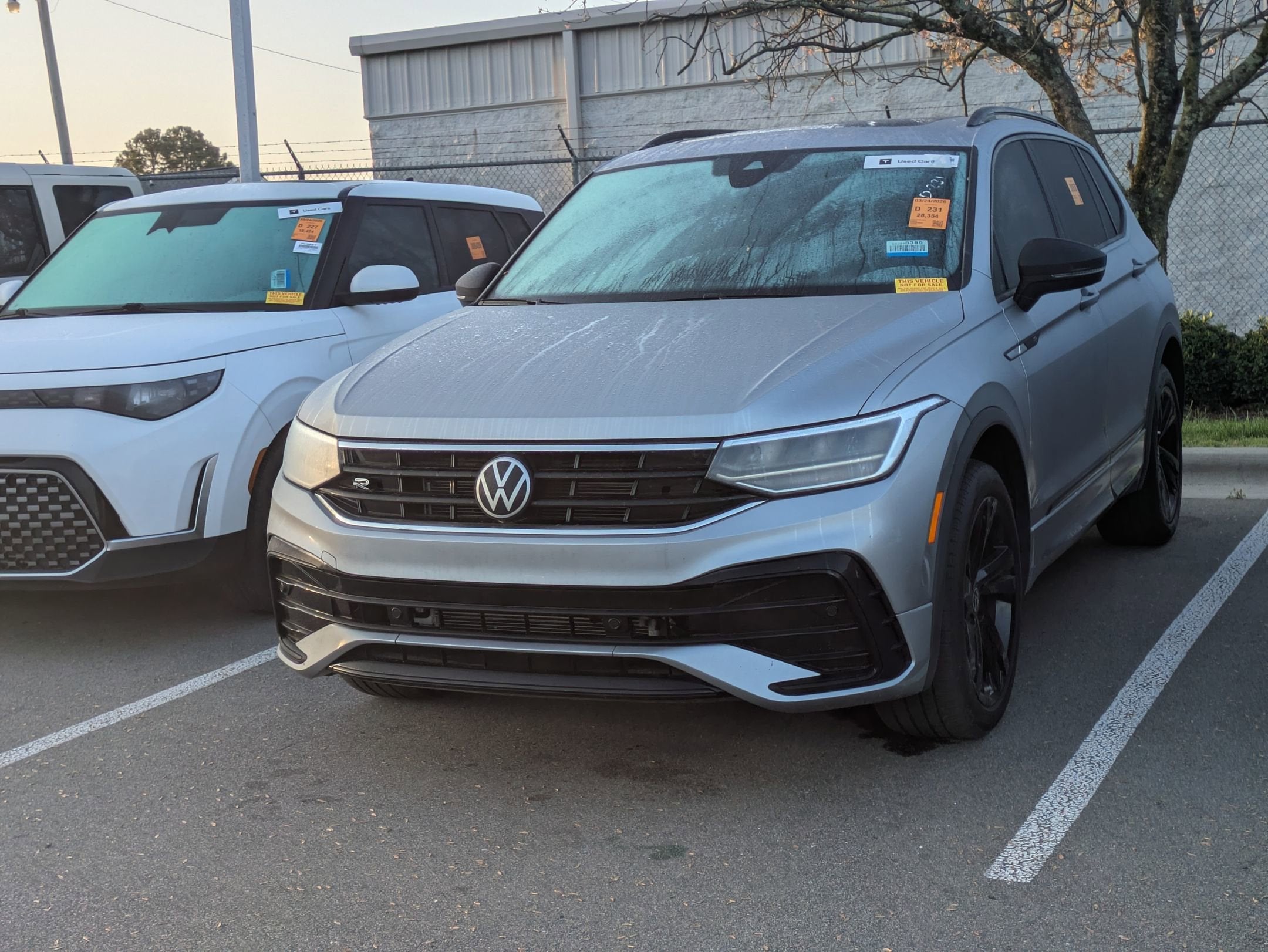 2023 Volkswagen Tiguan SE R-Line Black
