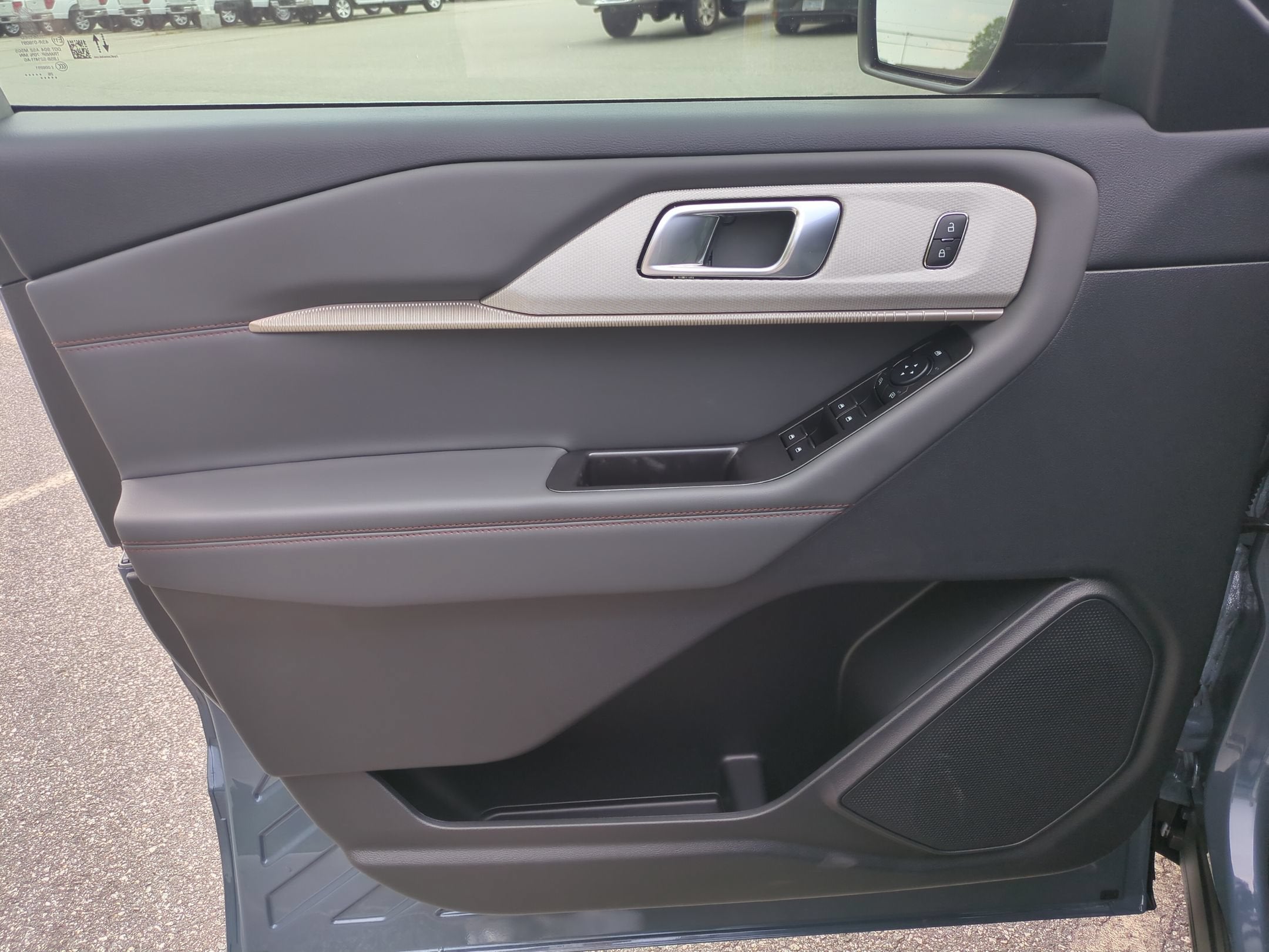 2027 Ford Explorer Active w/200A Pkg