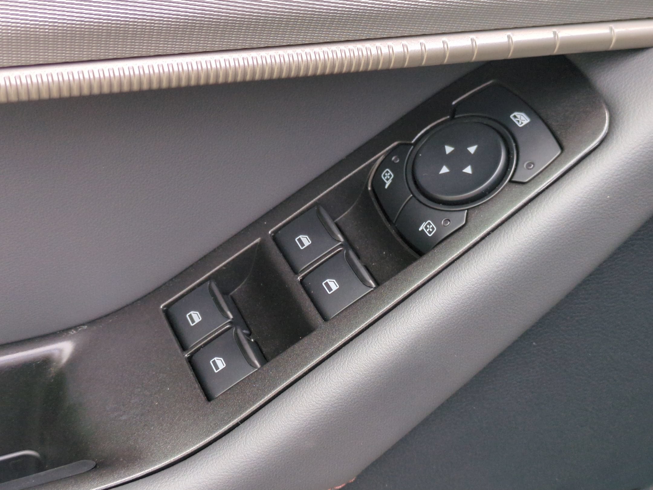 2027 Ford Explorer Active w/200A Pkg