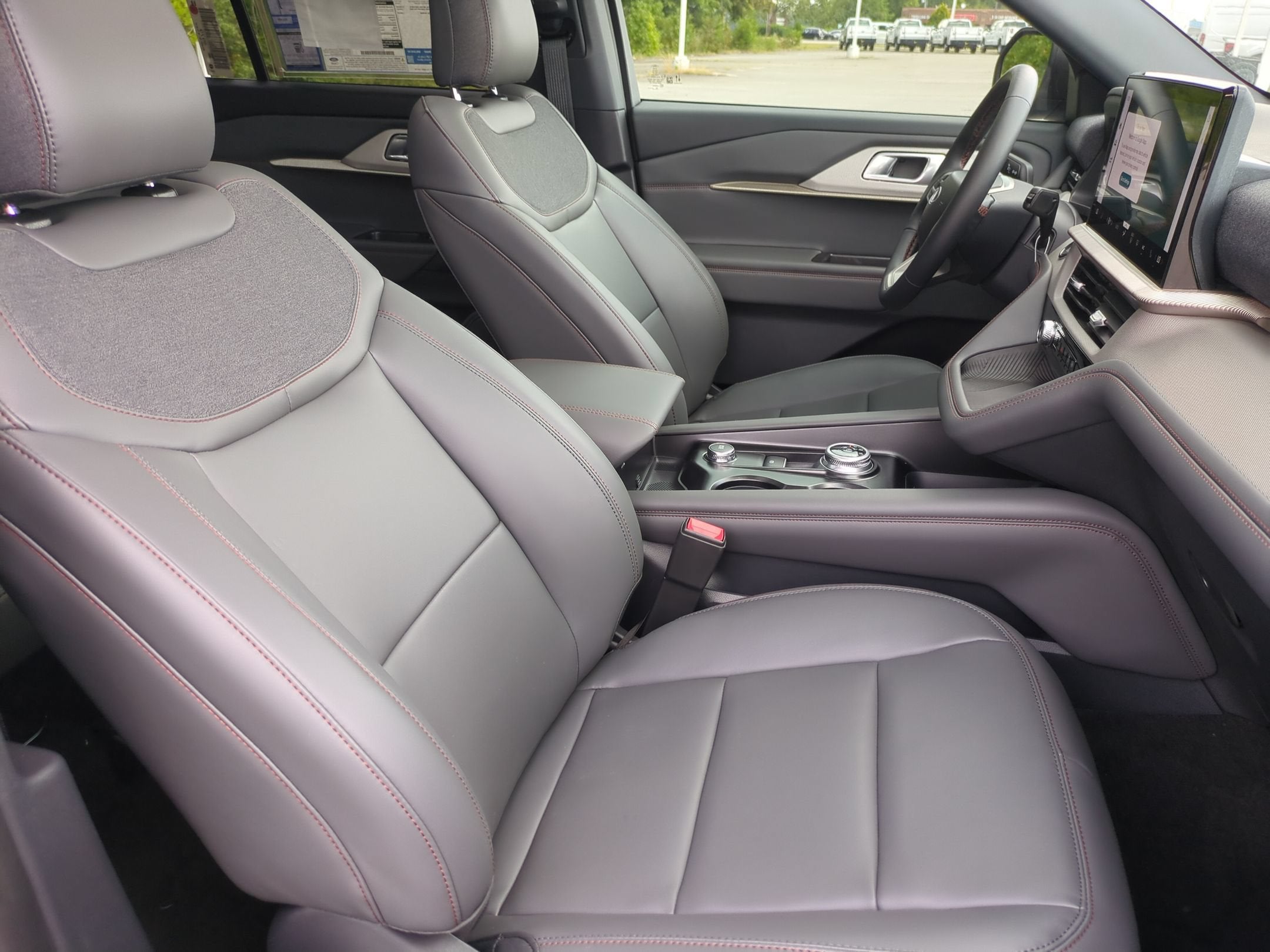 2027 Ford Explorer Active w/200A Pkg