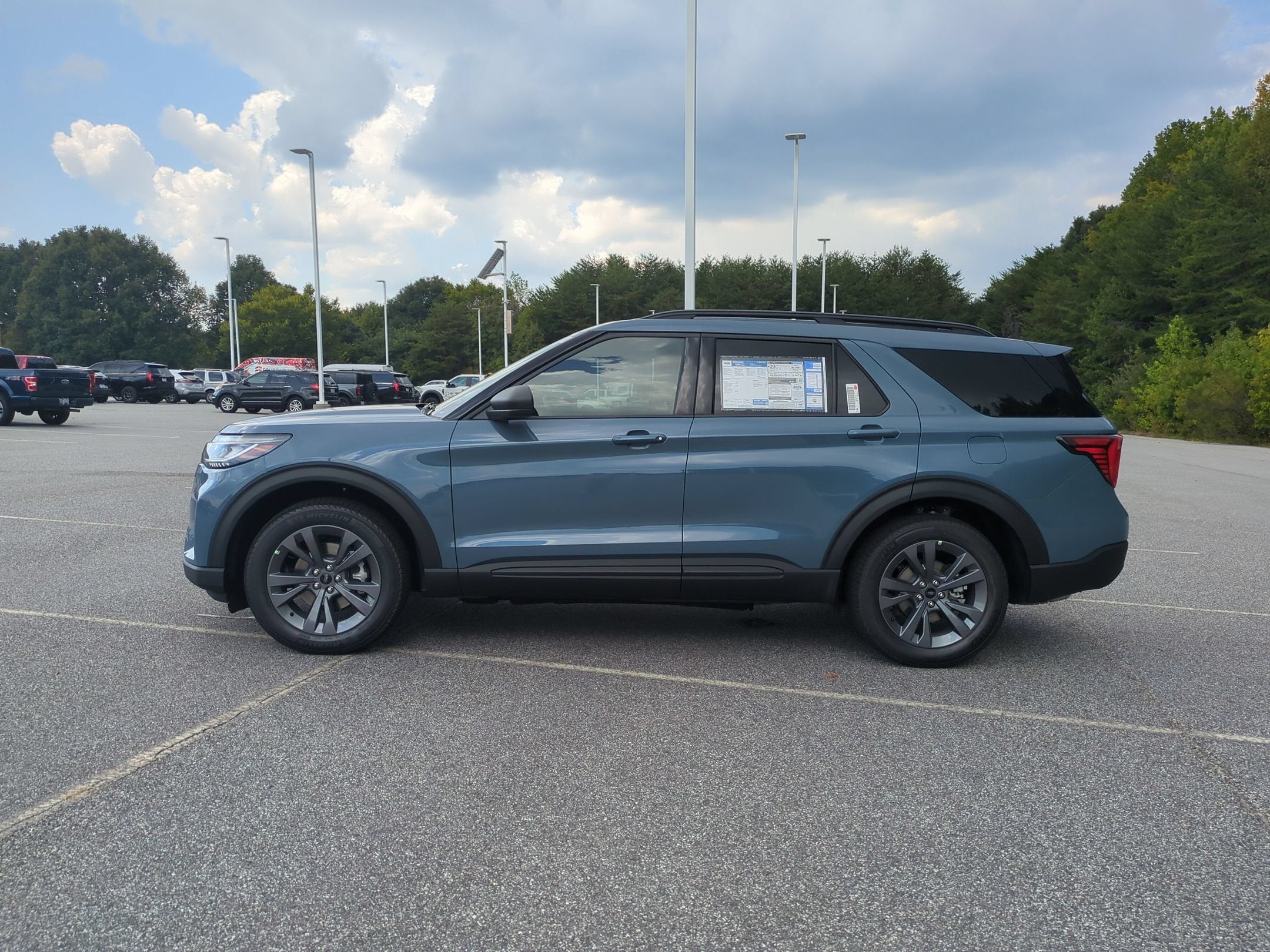 2027 Ford Explorer Active w/200A Pkg