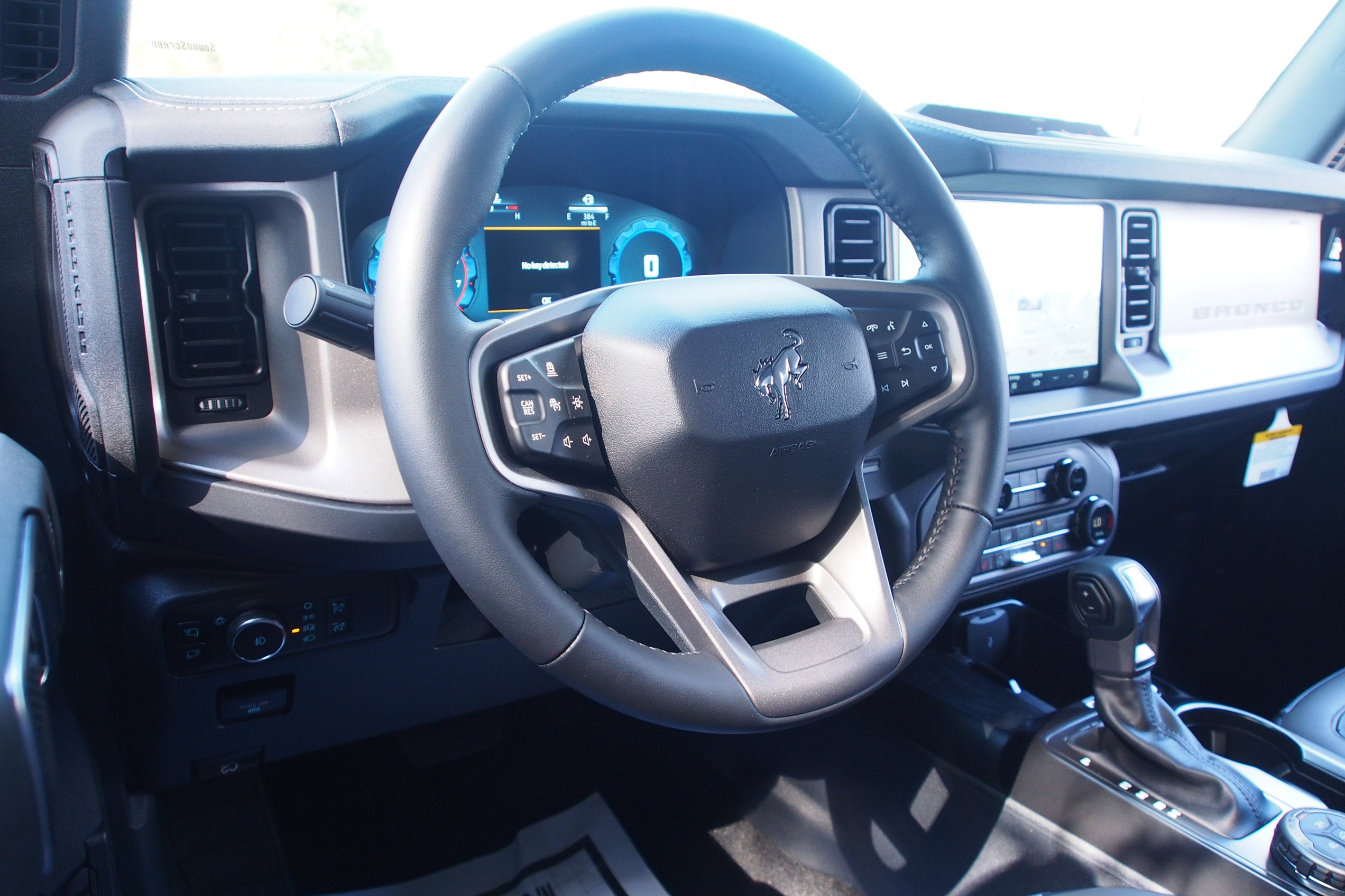 2025 Ford Bronco Outer Banks - Crossroads Courtesy Demo