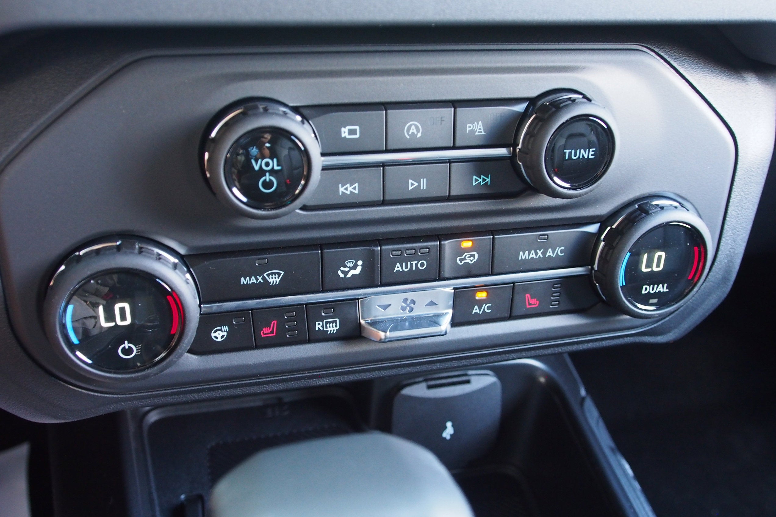 2025 Ford Bronco Outer Banks - Crossroads Courtesy Demo