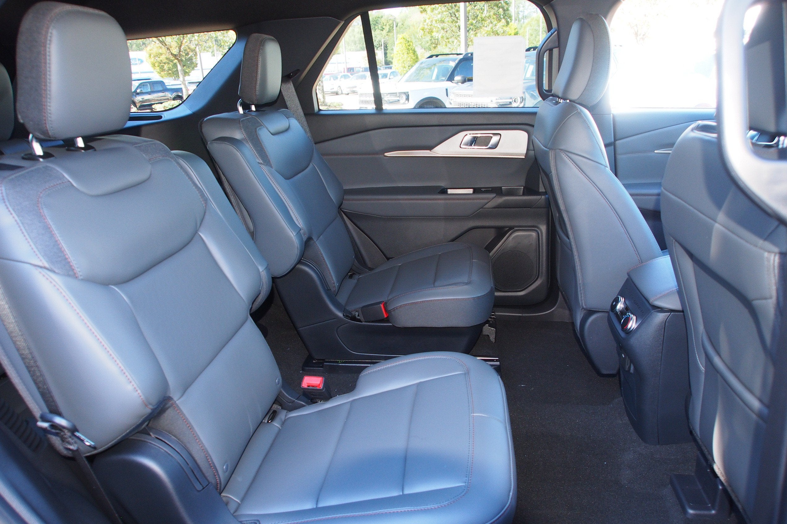 2027 Ford Explorer Active w/200A Pkg