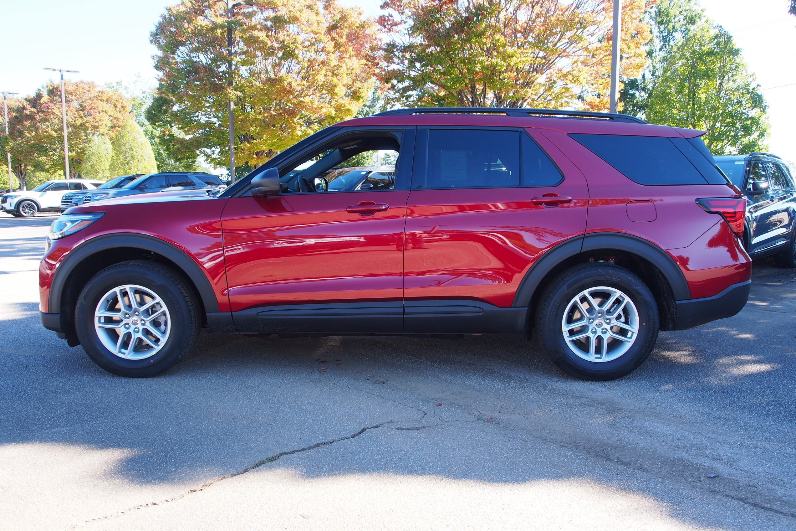 2027 Ford Explorer Active w/200A Pkg