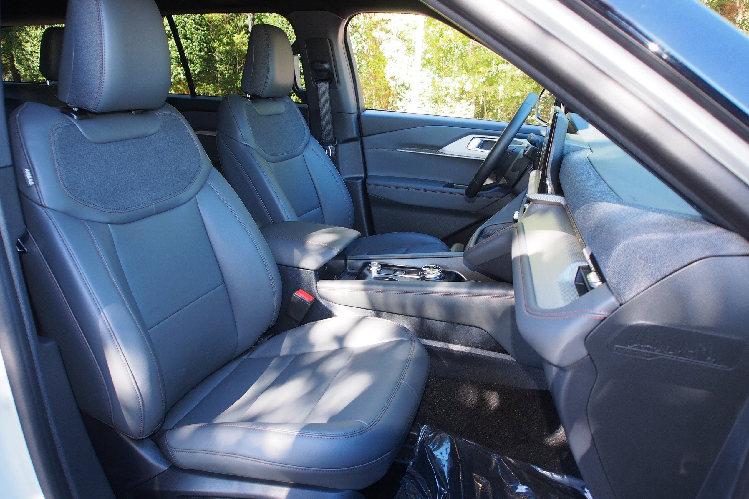 2027 Ford Explorer Active w/200A Pkg