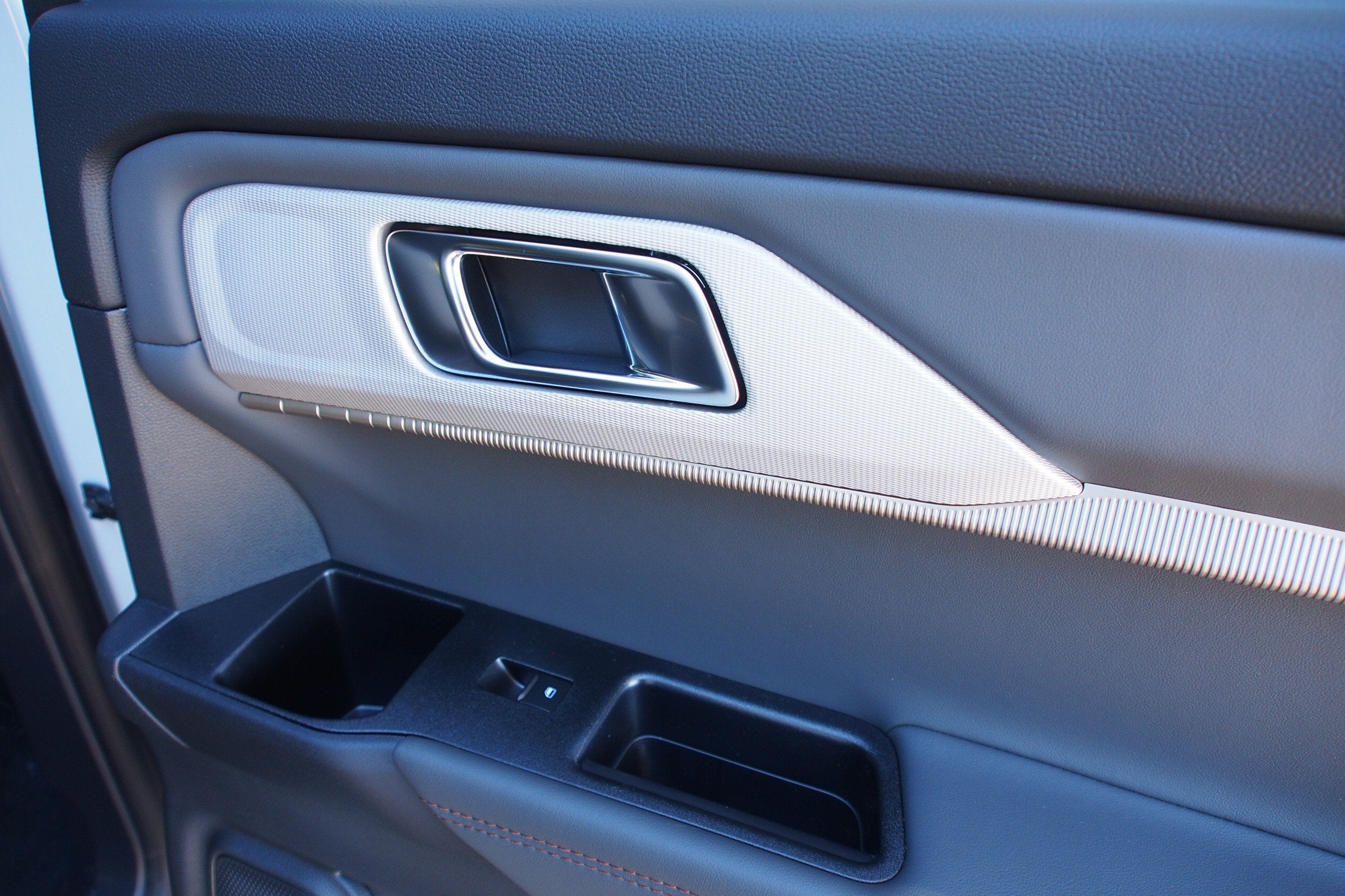 2027 Ford Explorer Active w/200A Pkg