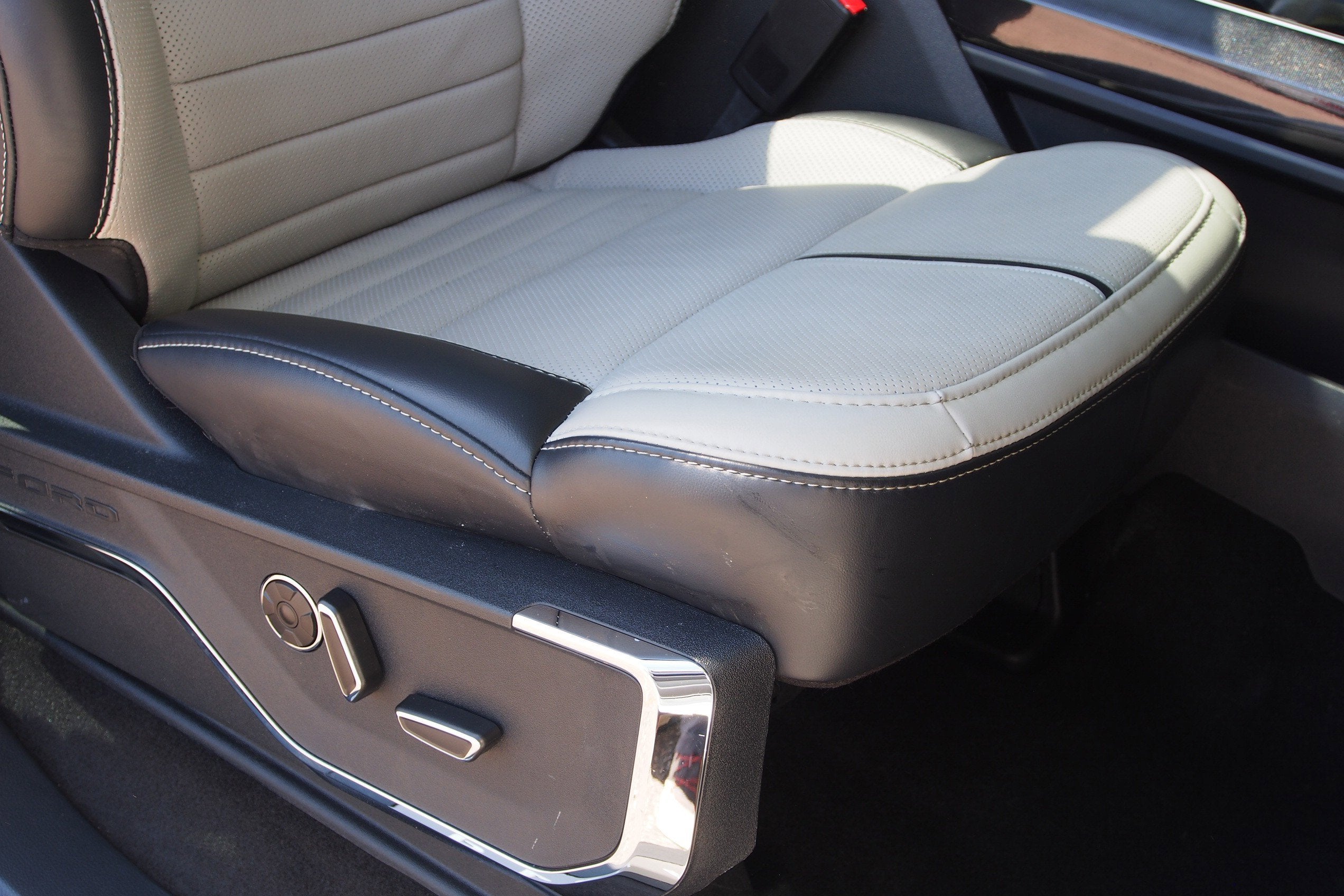 2025 Ford F-150 Lightning Platinum