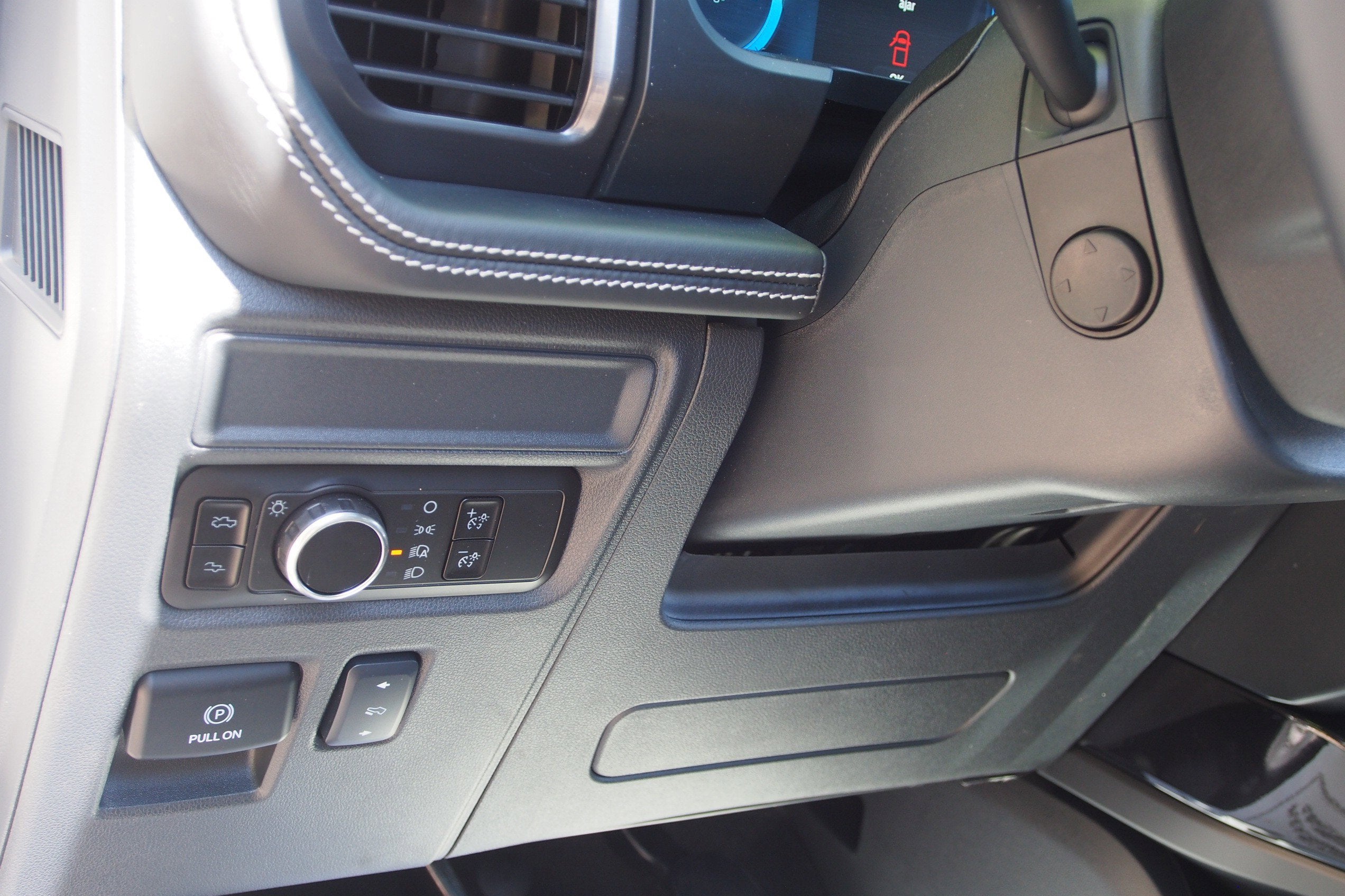 2025 Ford F-150 Lightning Platinum