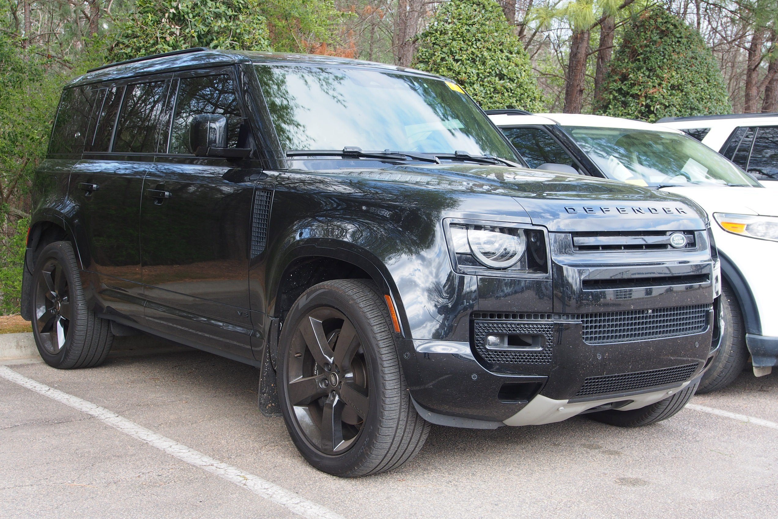 2024 Land Rover Defender V8