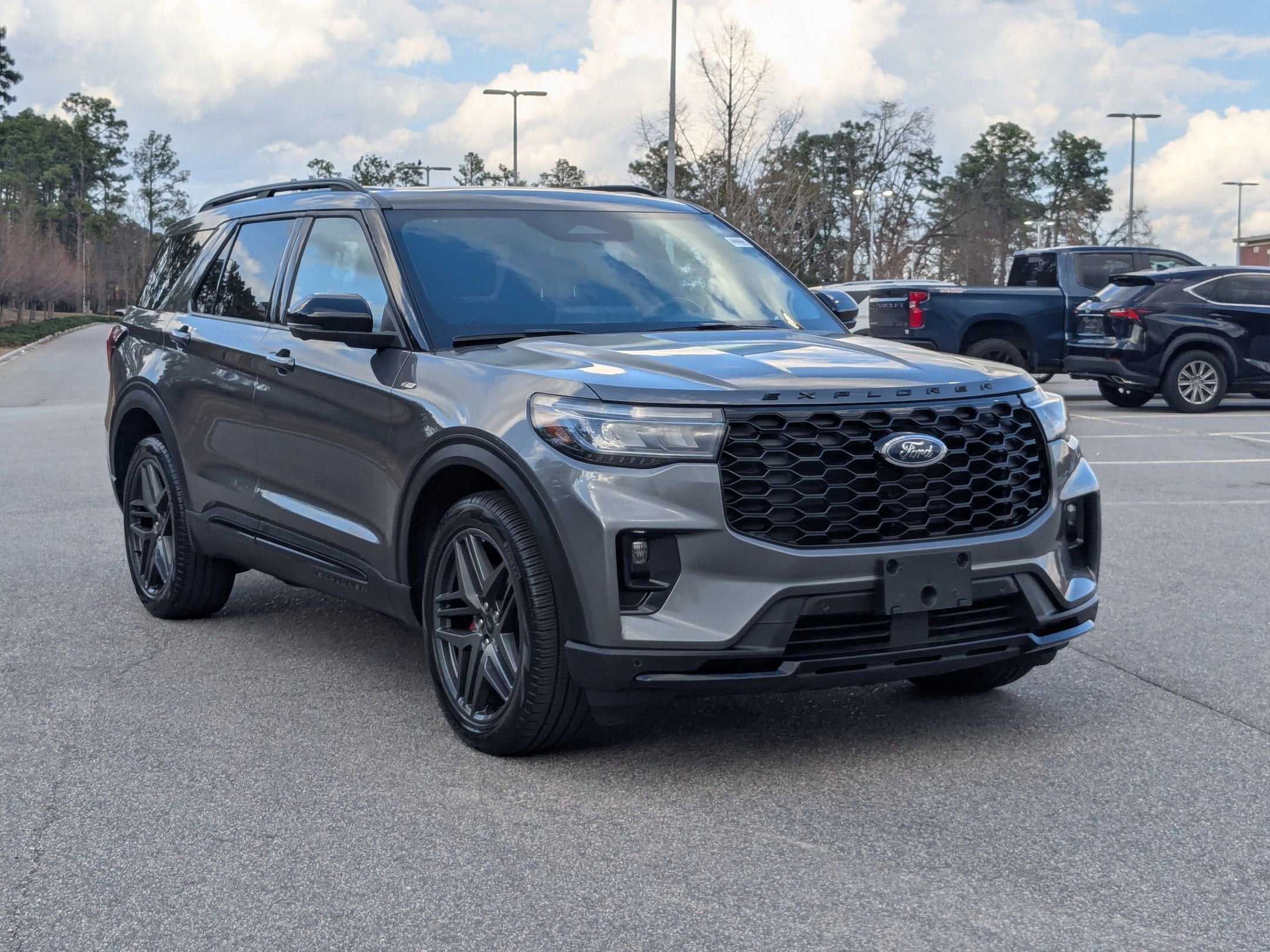 2025 Ford Explorer ST-Line