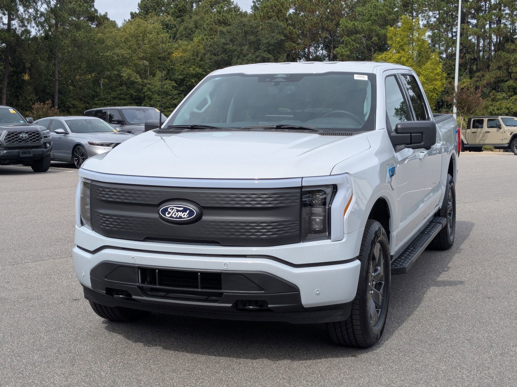 2025 Ford F-150 Lightning Flash