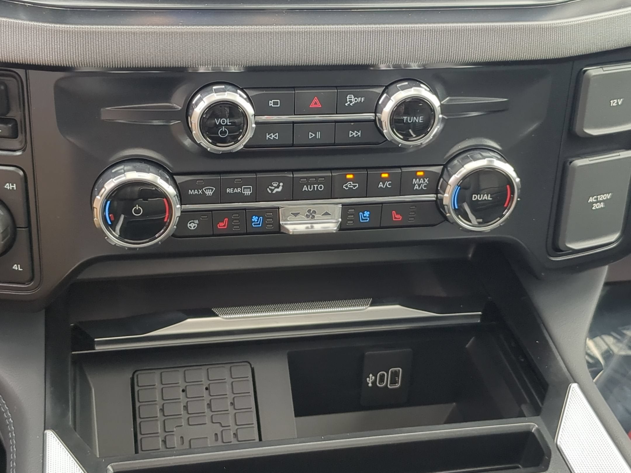 2027 Ford Super Duty F-350 SRW Platinum