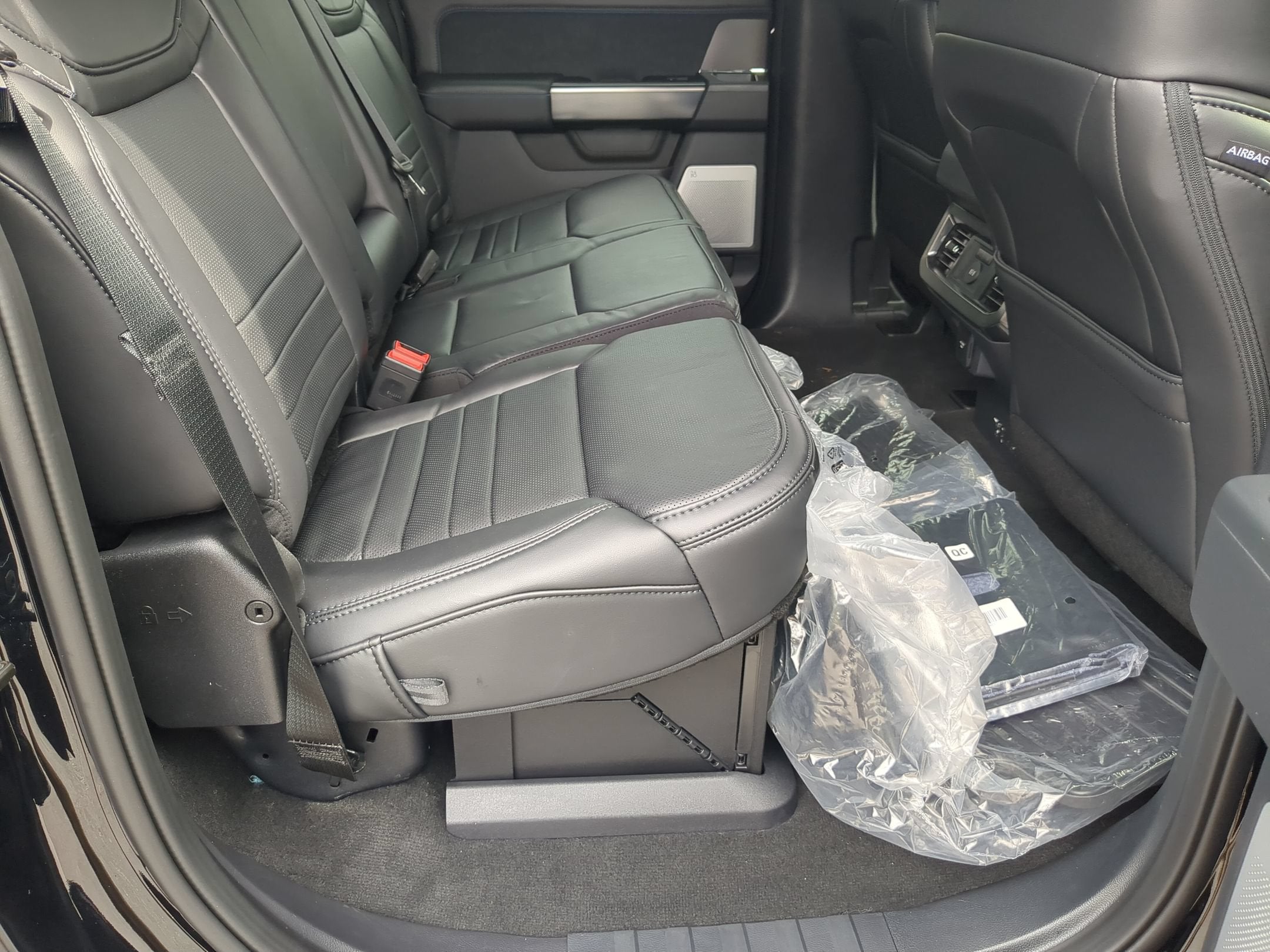 2027 Ford Super Duty F-350 SRW Platinum