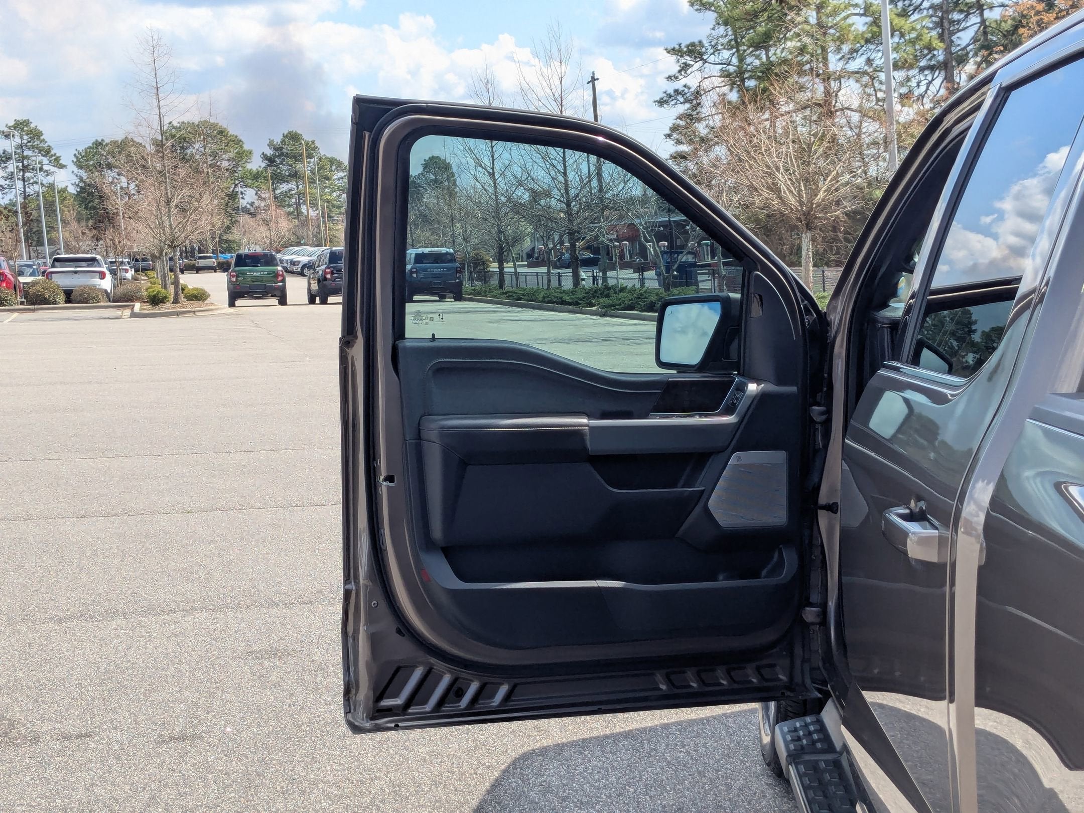 2023 Ford F-150 Lightning LARIAT