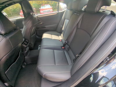 2024 Lexus ES ES 300h F SPORT Handling