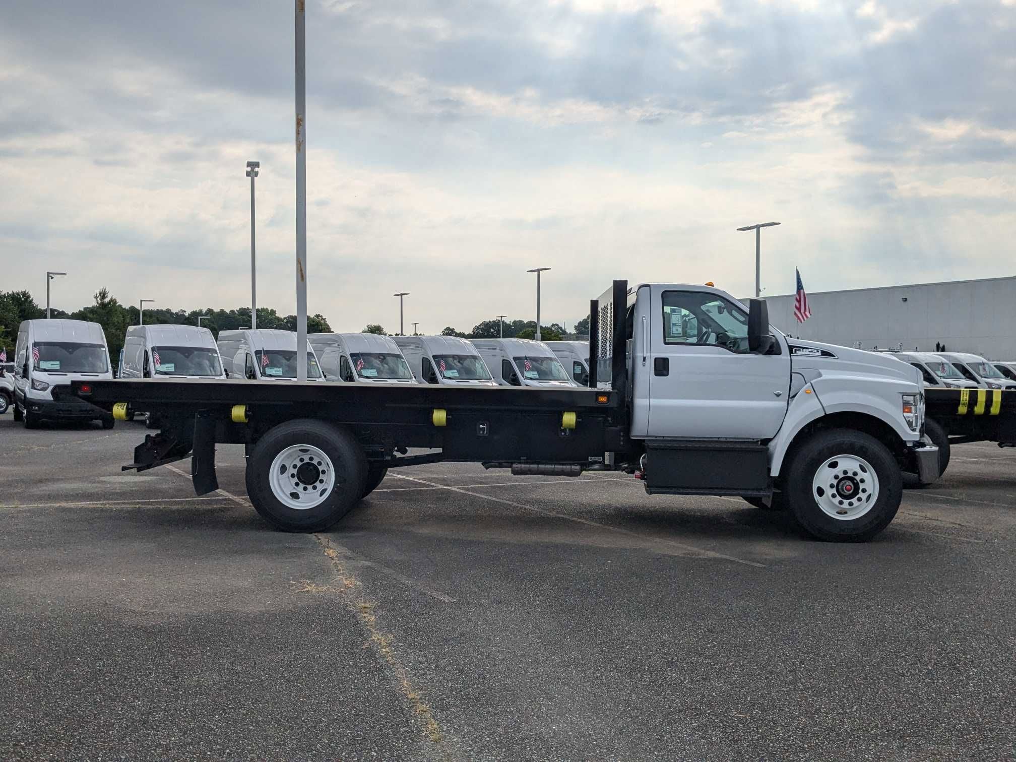 2025 Ford F-650SD Base 16ft Flatbed