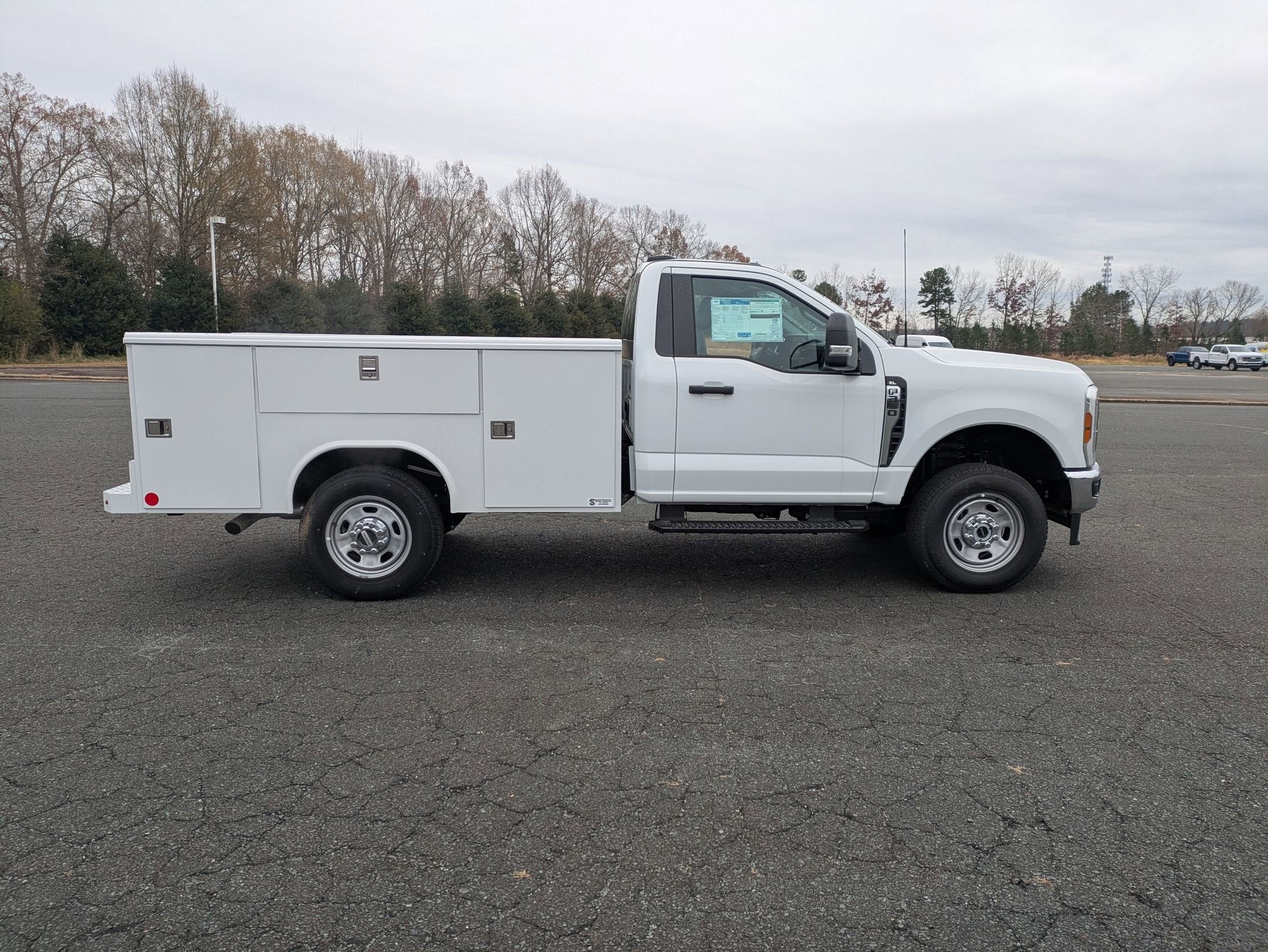 2025 Ford Super Duty F-350 SRW XL