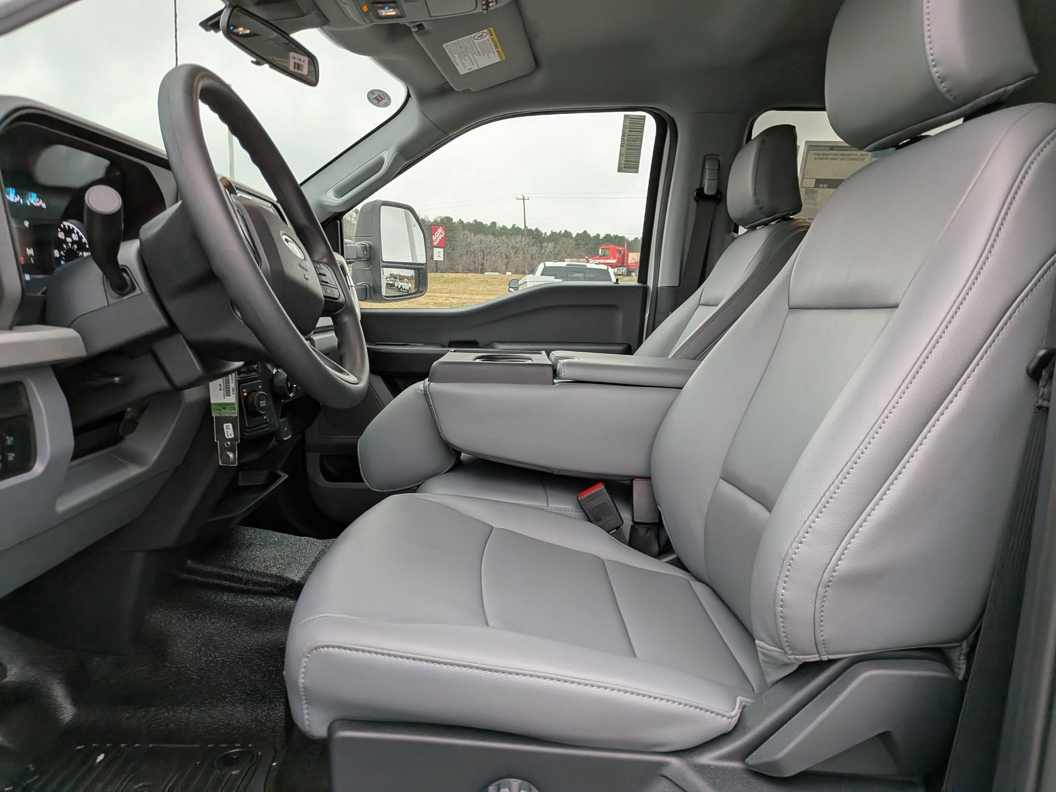 2025 Ford Super Duty F-550 DRW XL