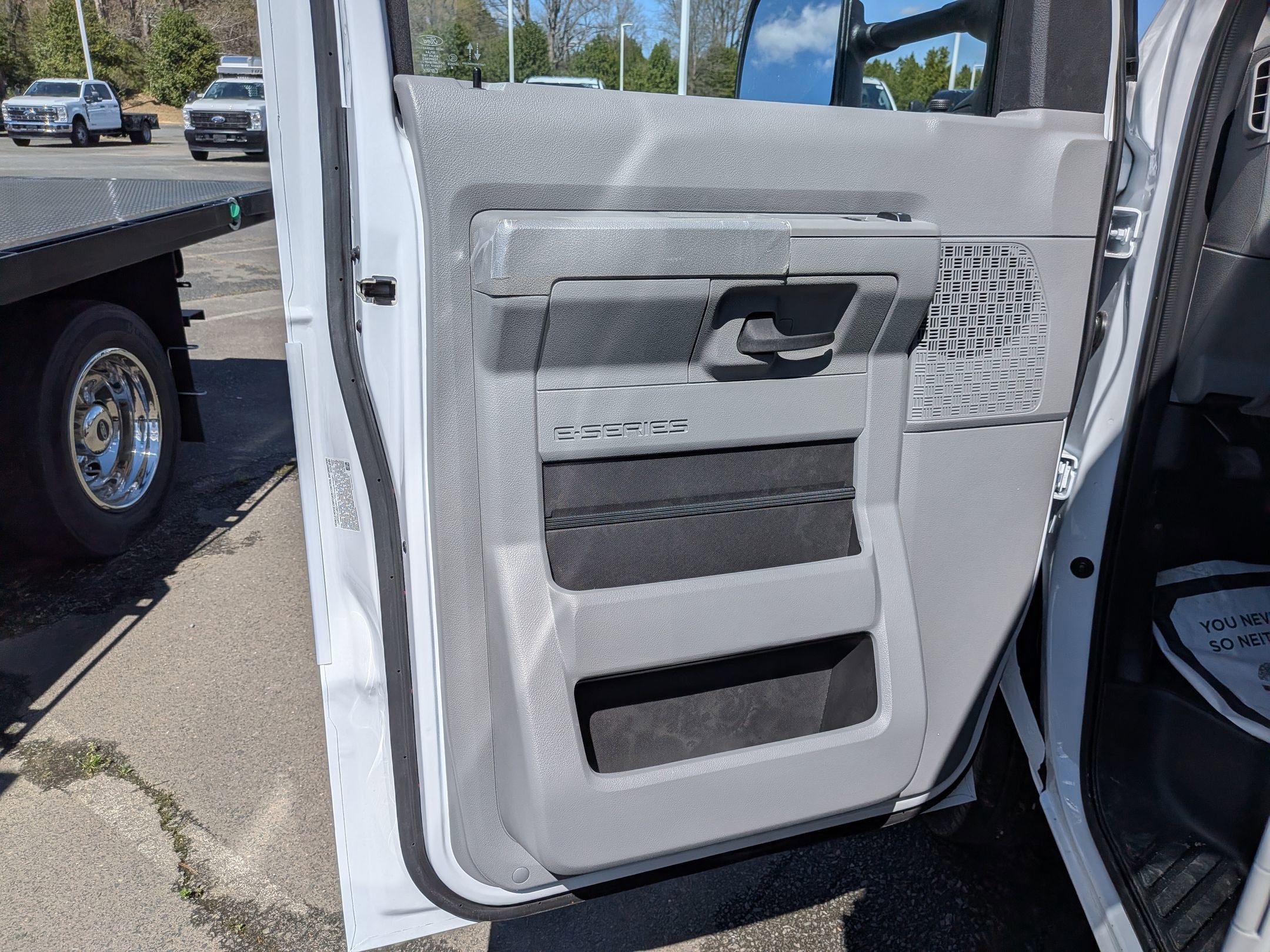 2027 Ford E-Series Cutaway Base