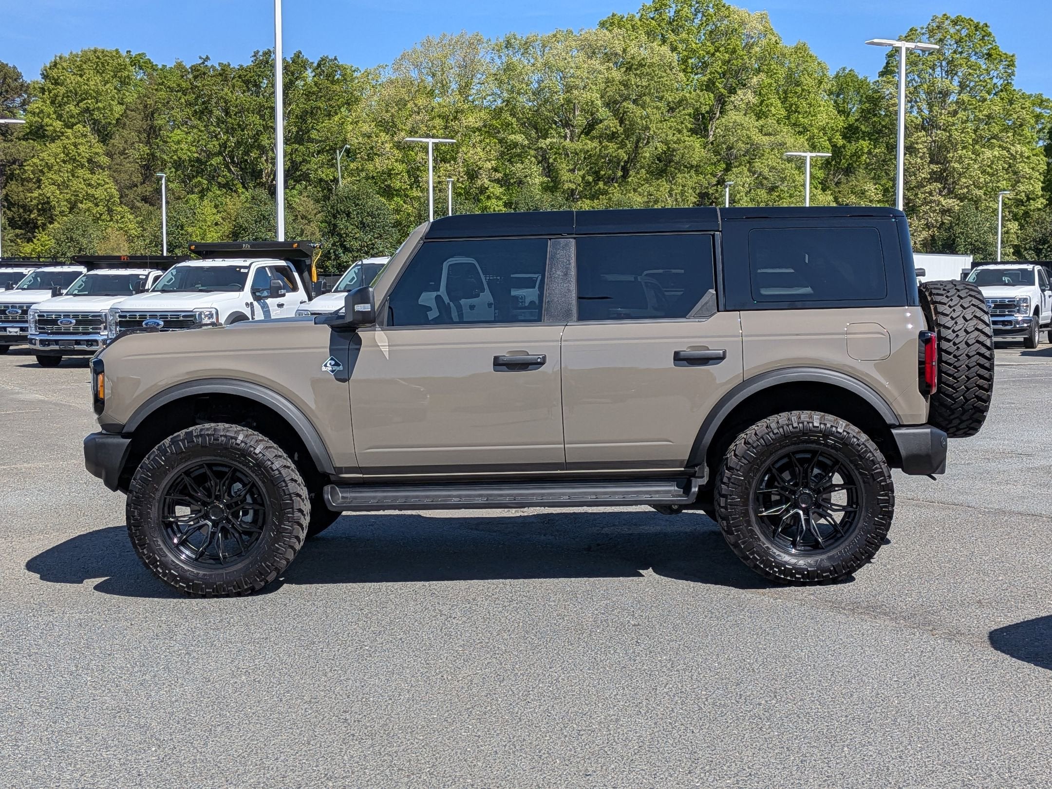 2025 Ford Bronco Outer Banks Custom Wheels / Lift