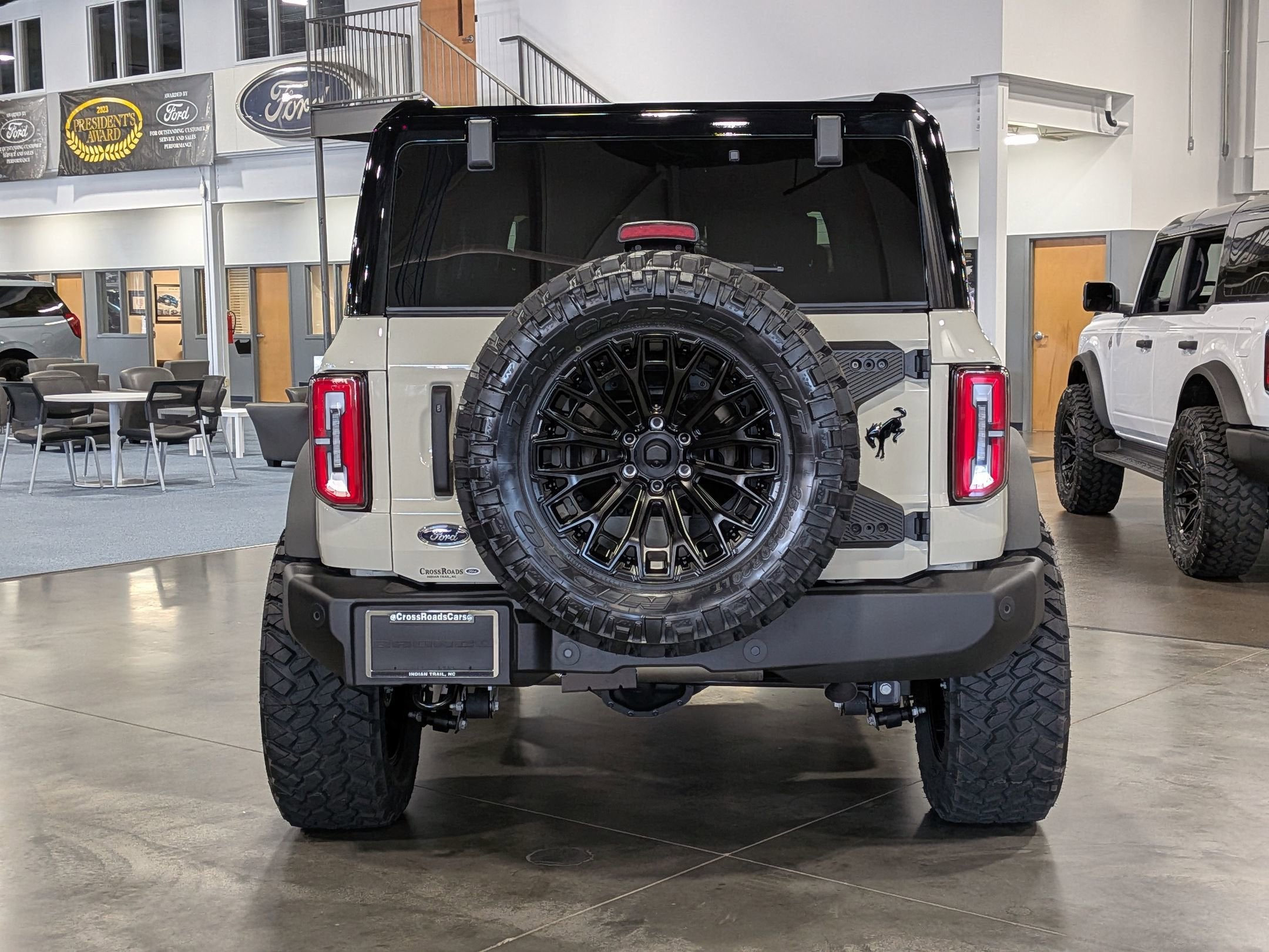 2025 Ford Bronco Outer Bank Custom Wheels / Lift