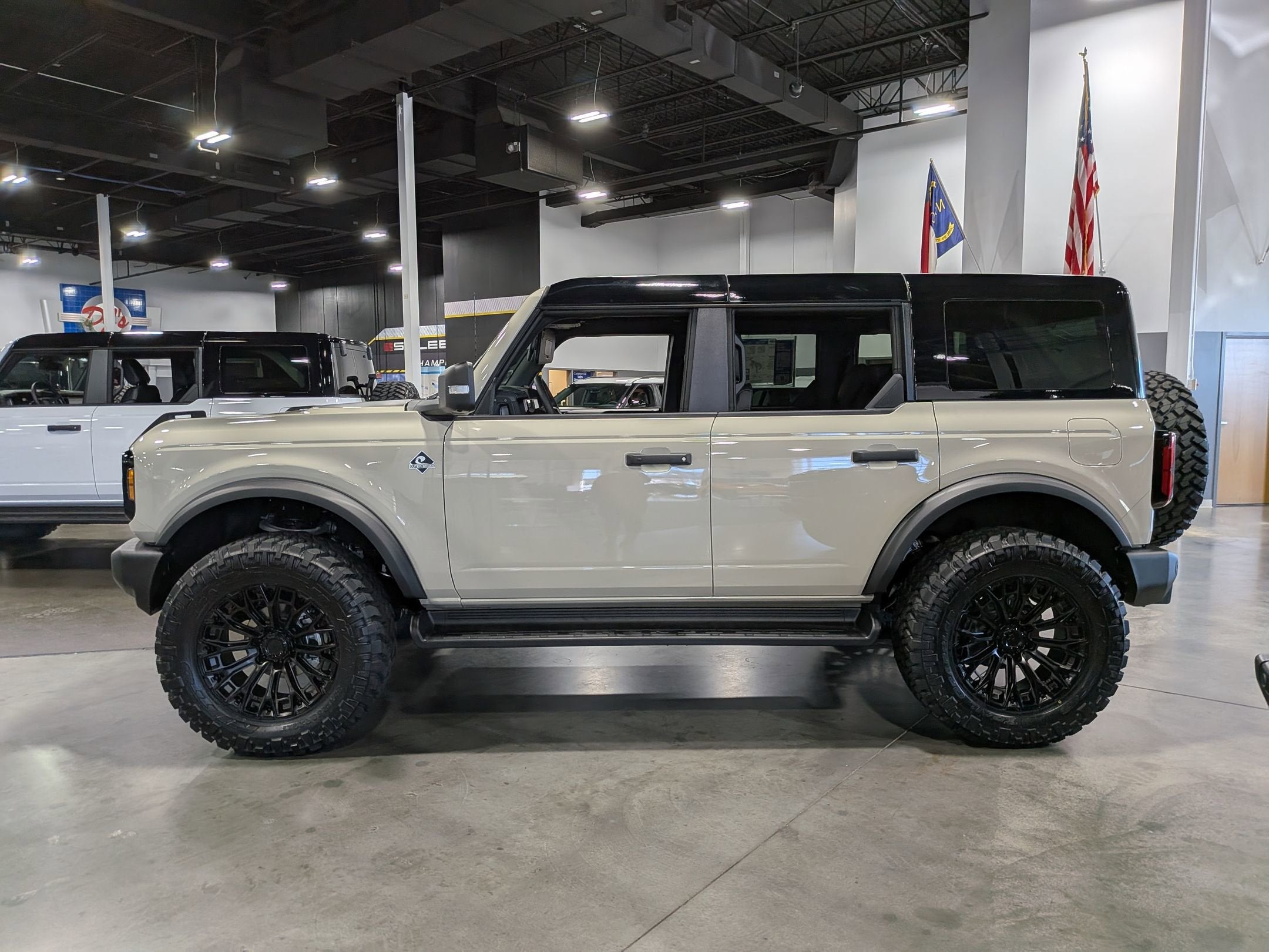 2025 Ford Bronco Outer Bank Custom Wheels / Lift